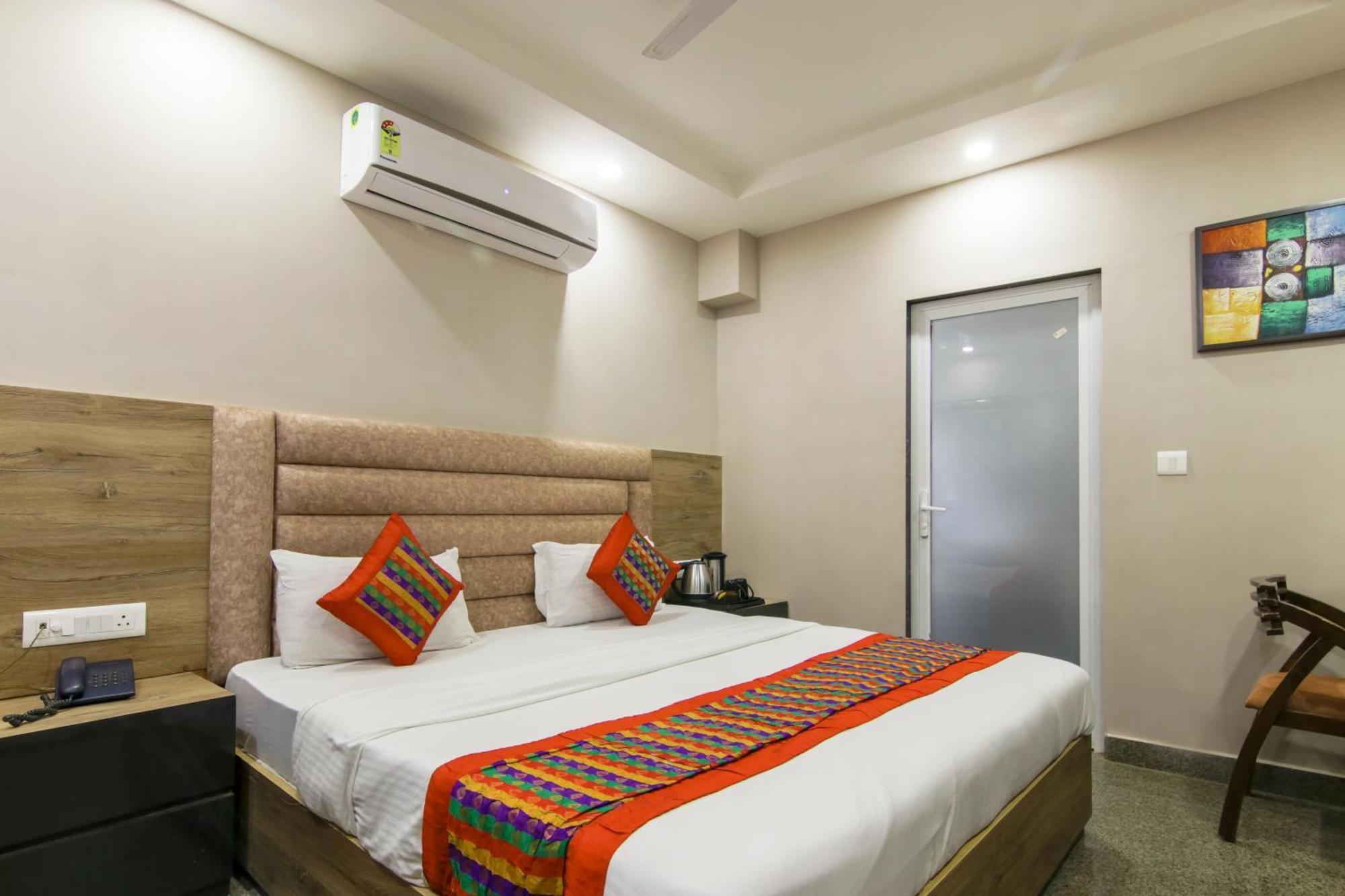 Anand - Walk In From Railway Station Hotel New Delhi