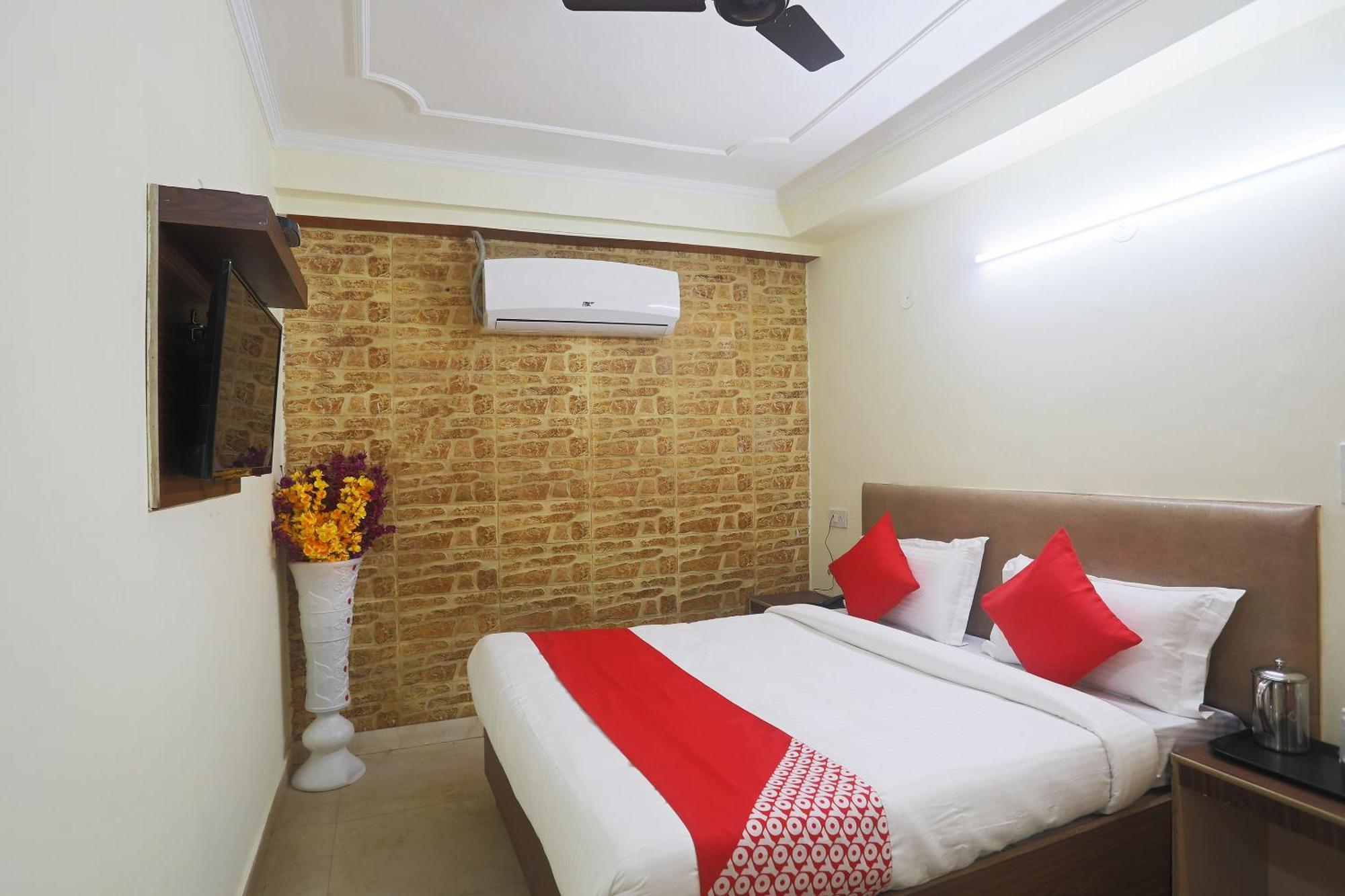Oyo Mannat Hotel 3*