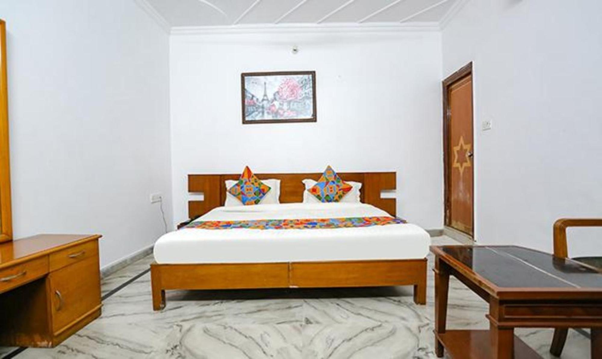 Hotel Fabexpress Premium Near Yashobhoomi Delhi (National Capital Territory of India)