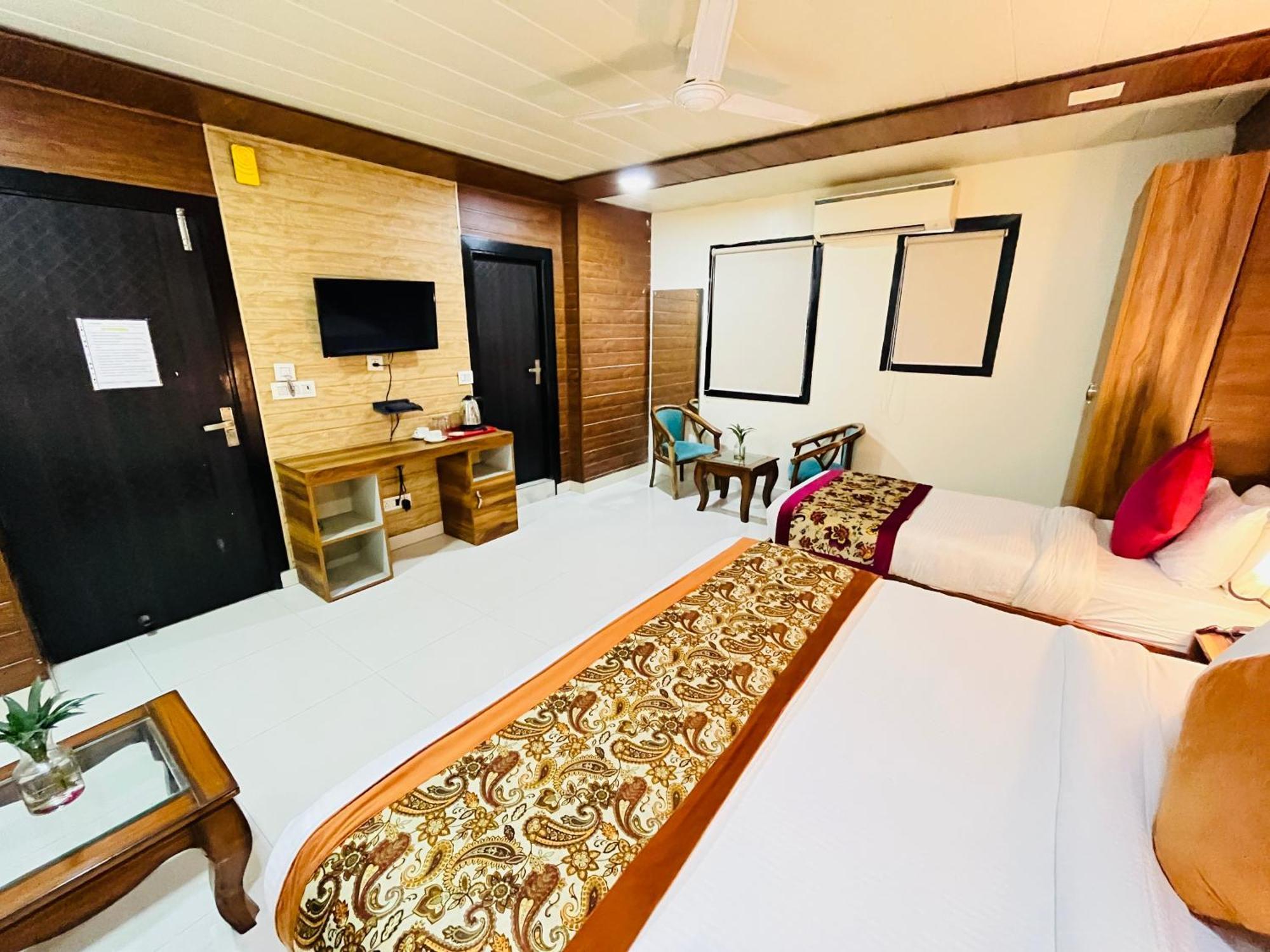 Airport Nysha Palace 3*