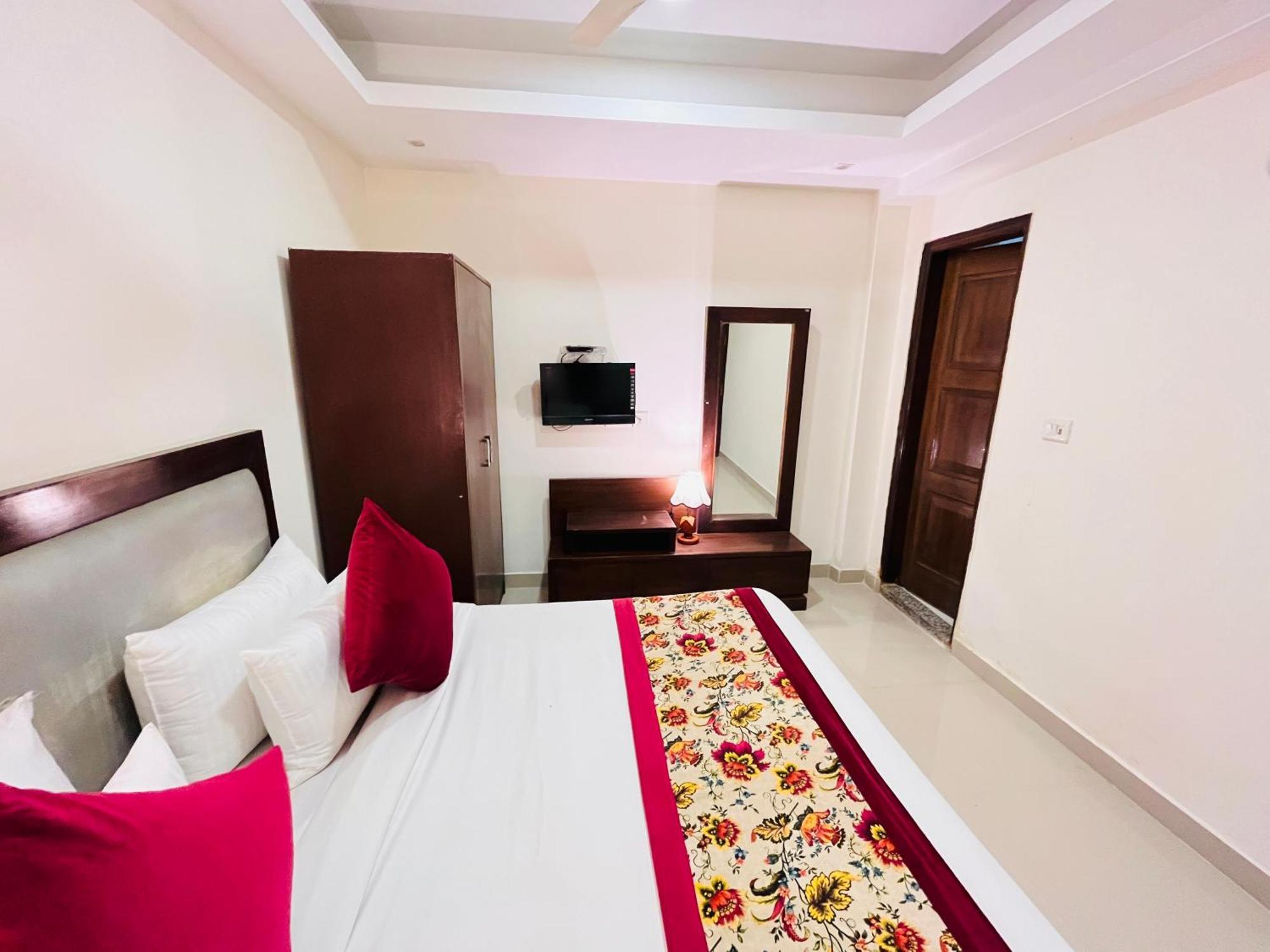 Hotel Airport Nysha Palace