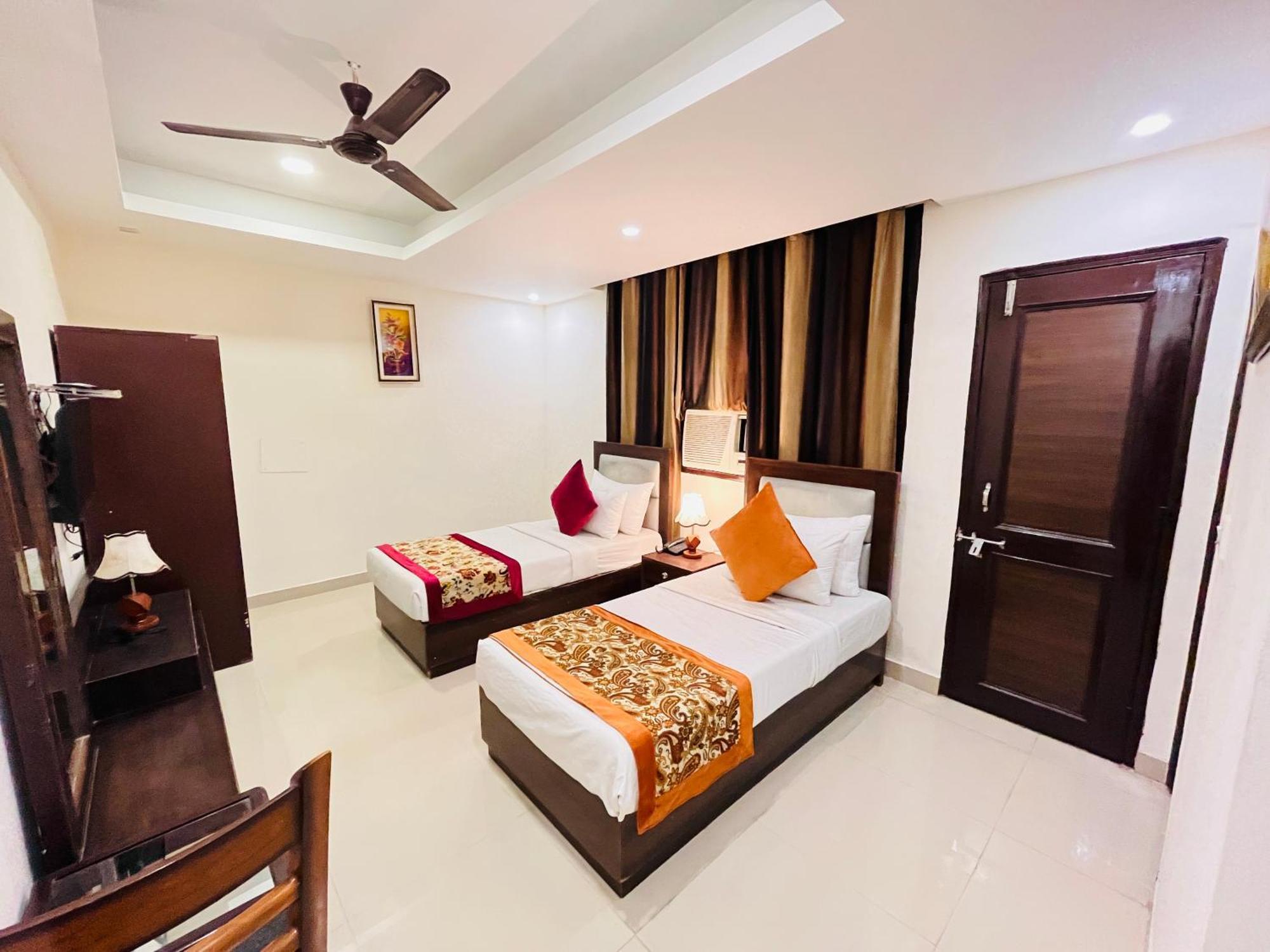 Hotel Airport Nysha Palace 3*
