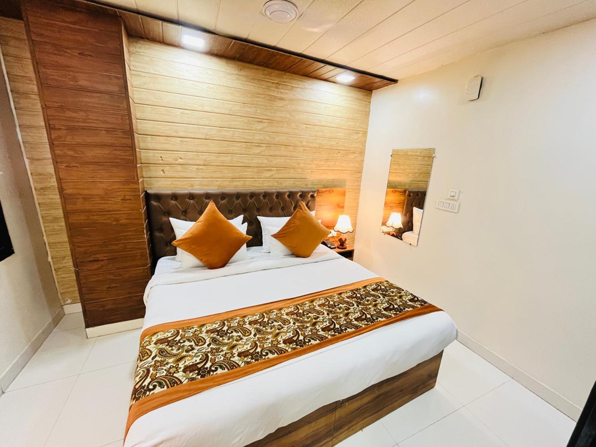 Airport Nysha Palace Hotel