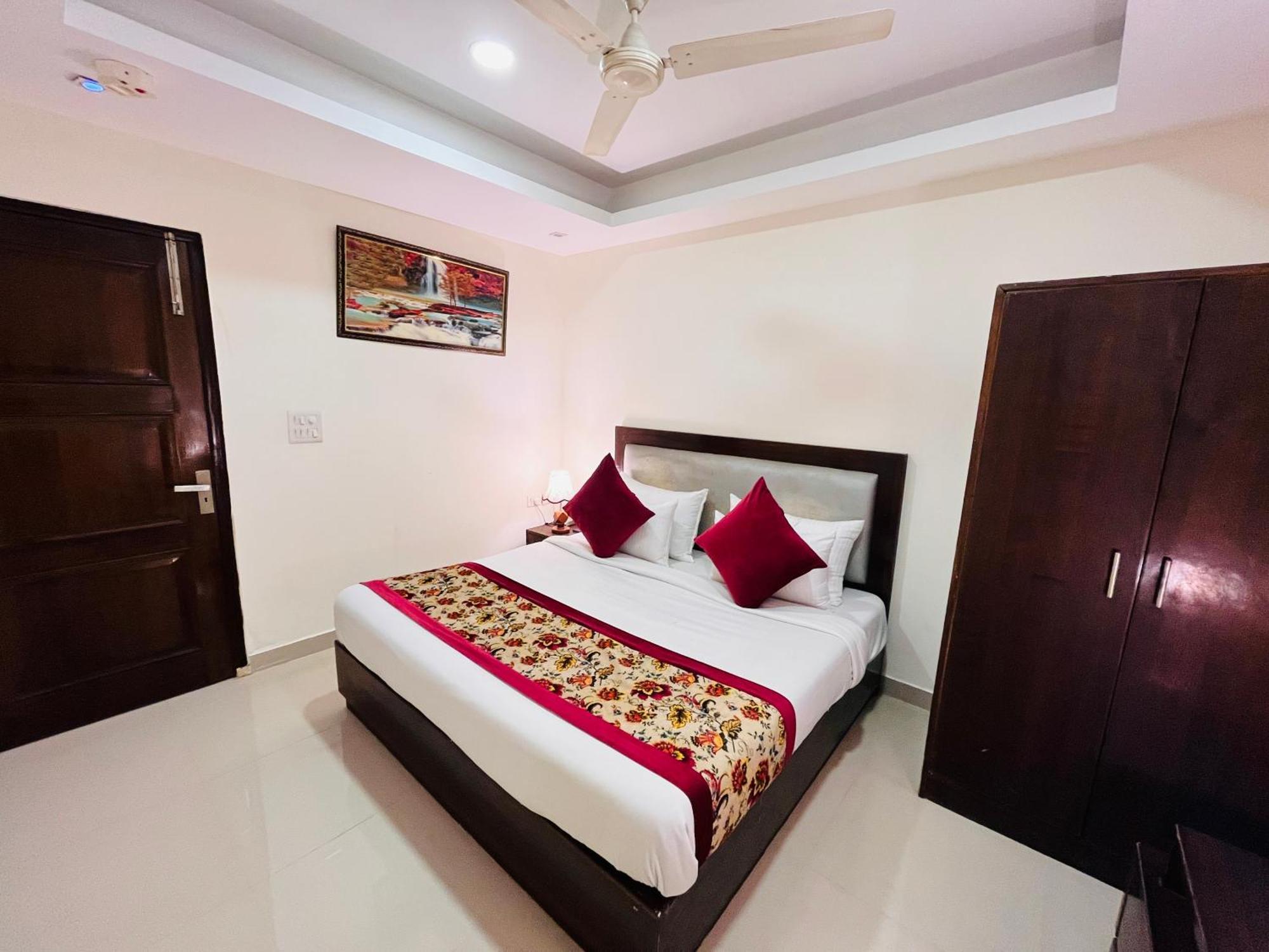 Hotel Airport Nysha Palace