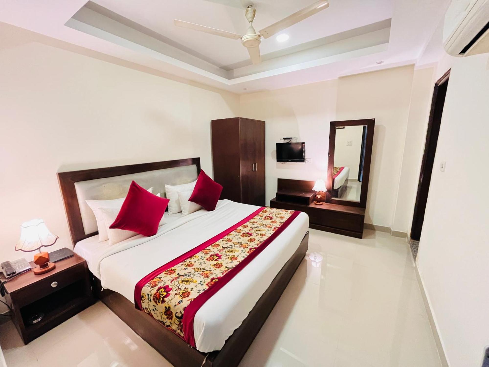 Hotel Airport Nysha Palace 3*