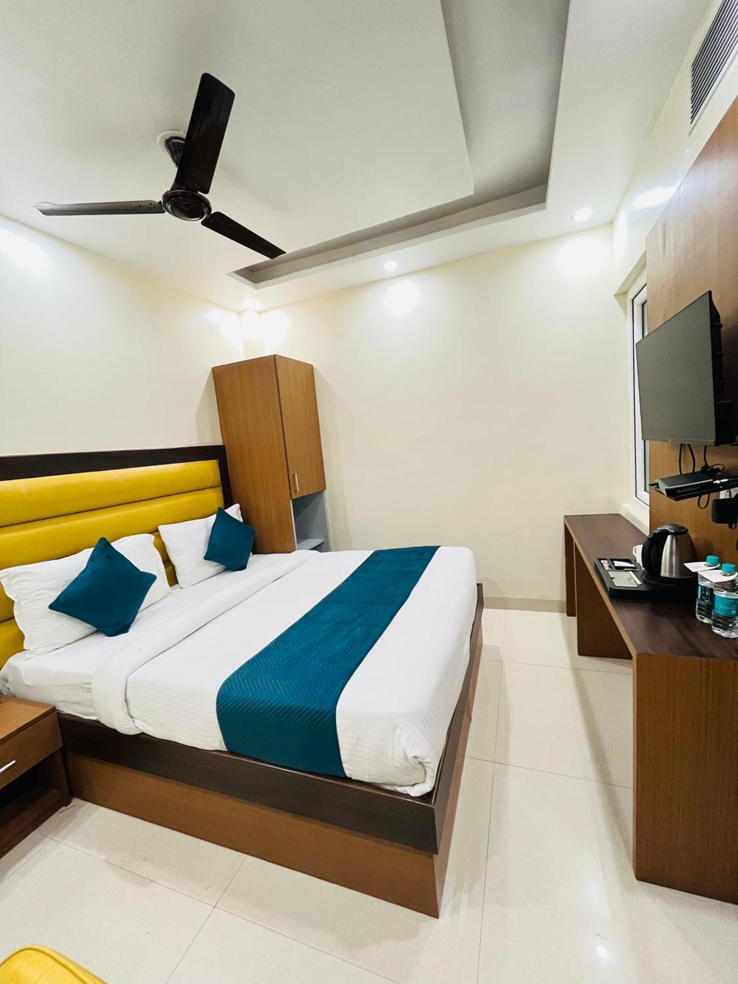 Royal Rosette With Free Wi-fi Near Railway Station 4*