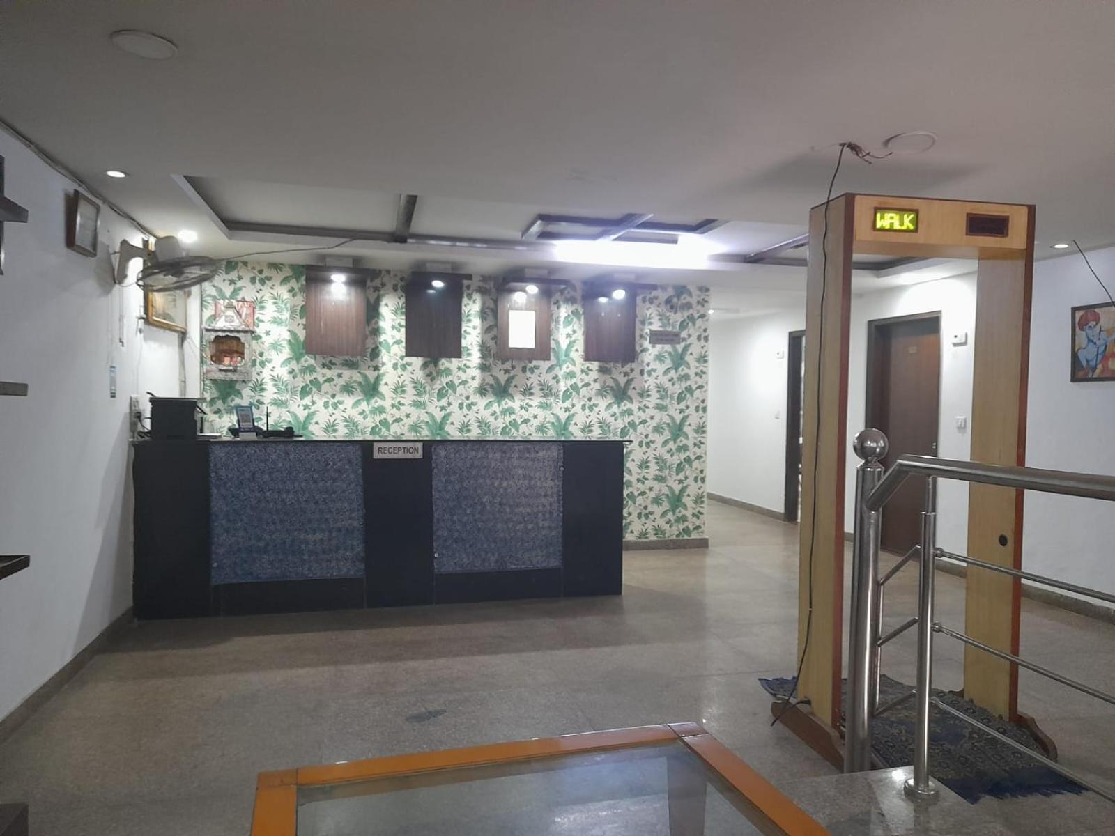 Airport Aditya Hotel 2*