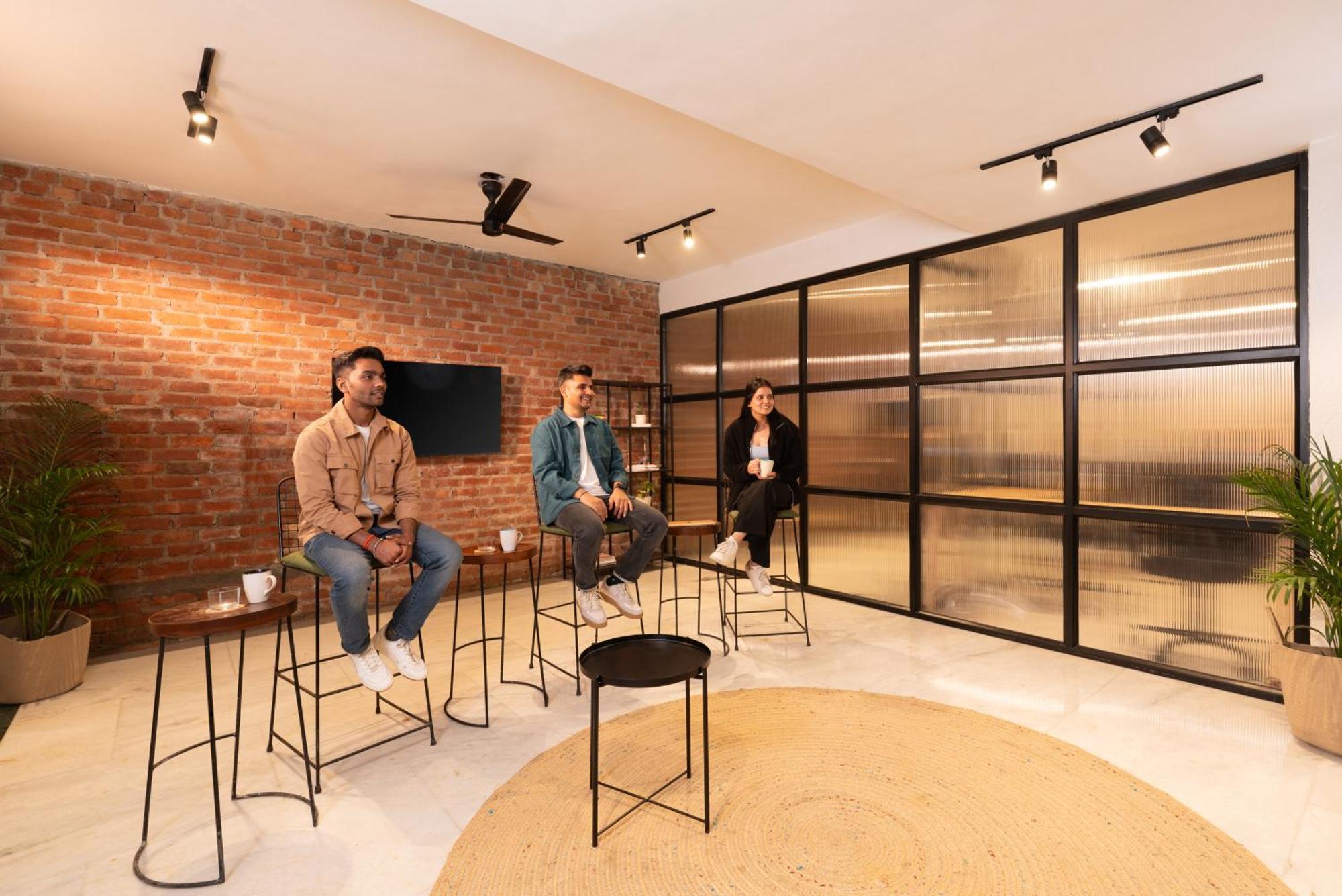 Minimalist Poshtel &
