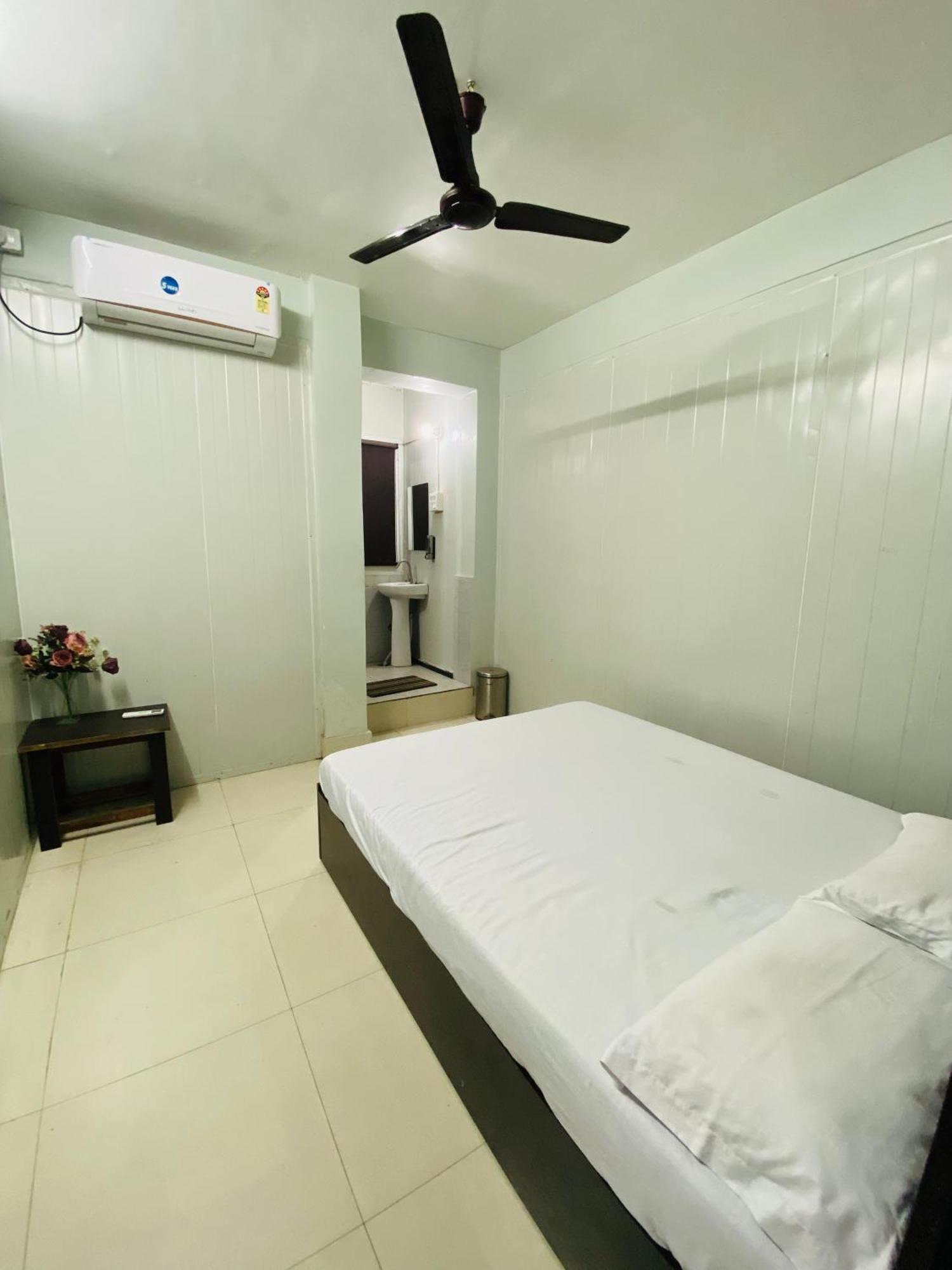 Ac Hostel