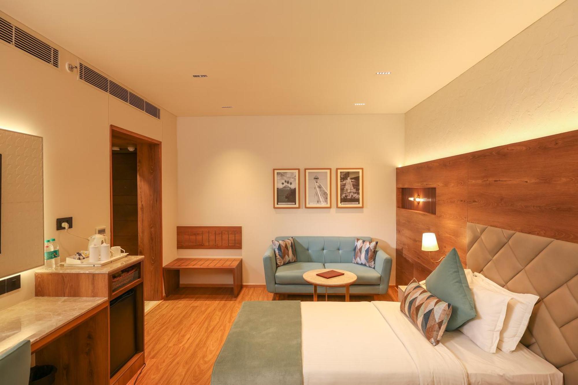 Indus Biznotel Hotel 4*