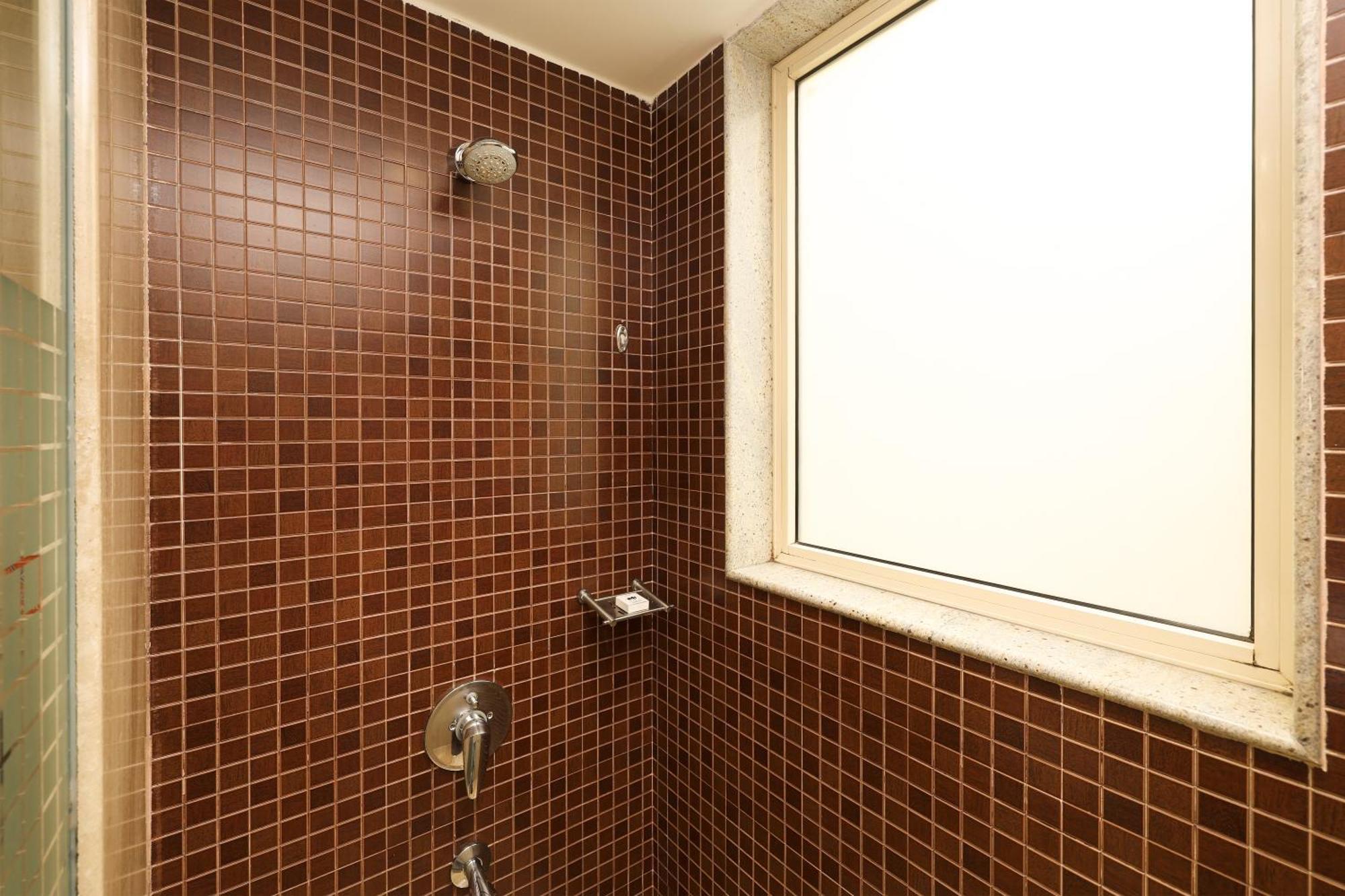 Indus Biznotel 4*