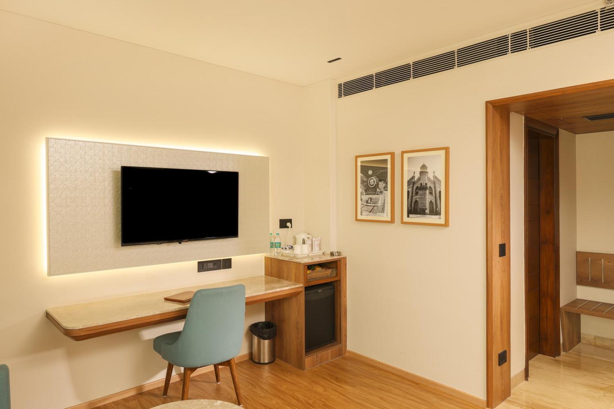 Indus Biznotel Hotel