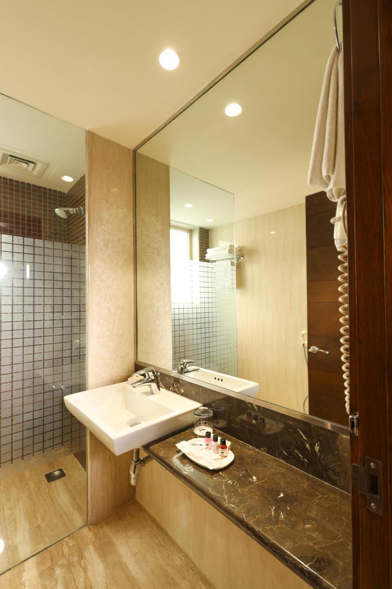 Hotel Indus Biznotel 4*