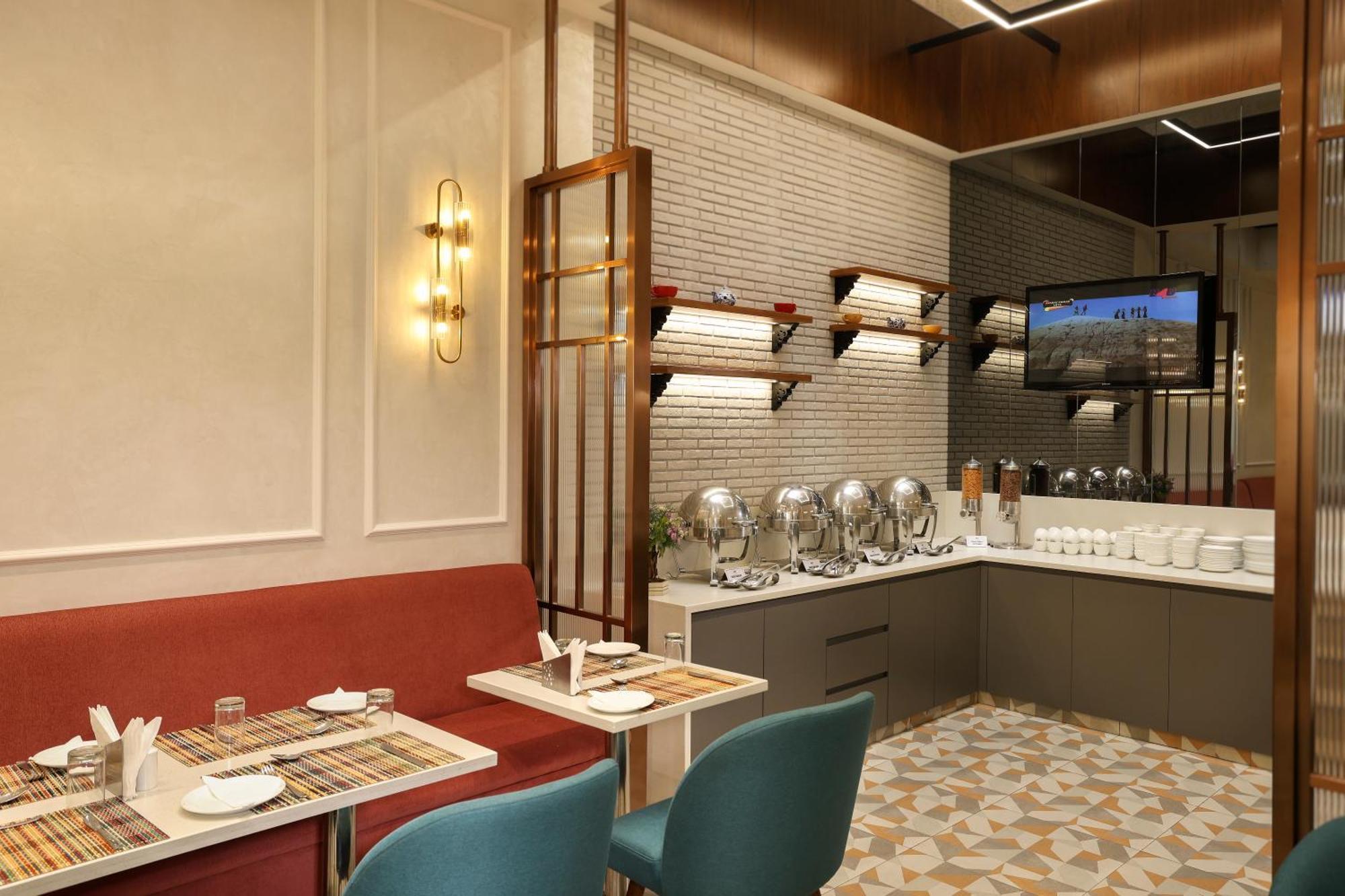 Indus Biznotel Hotel Nova Deli