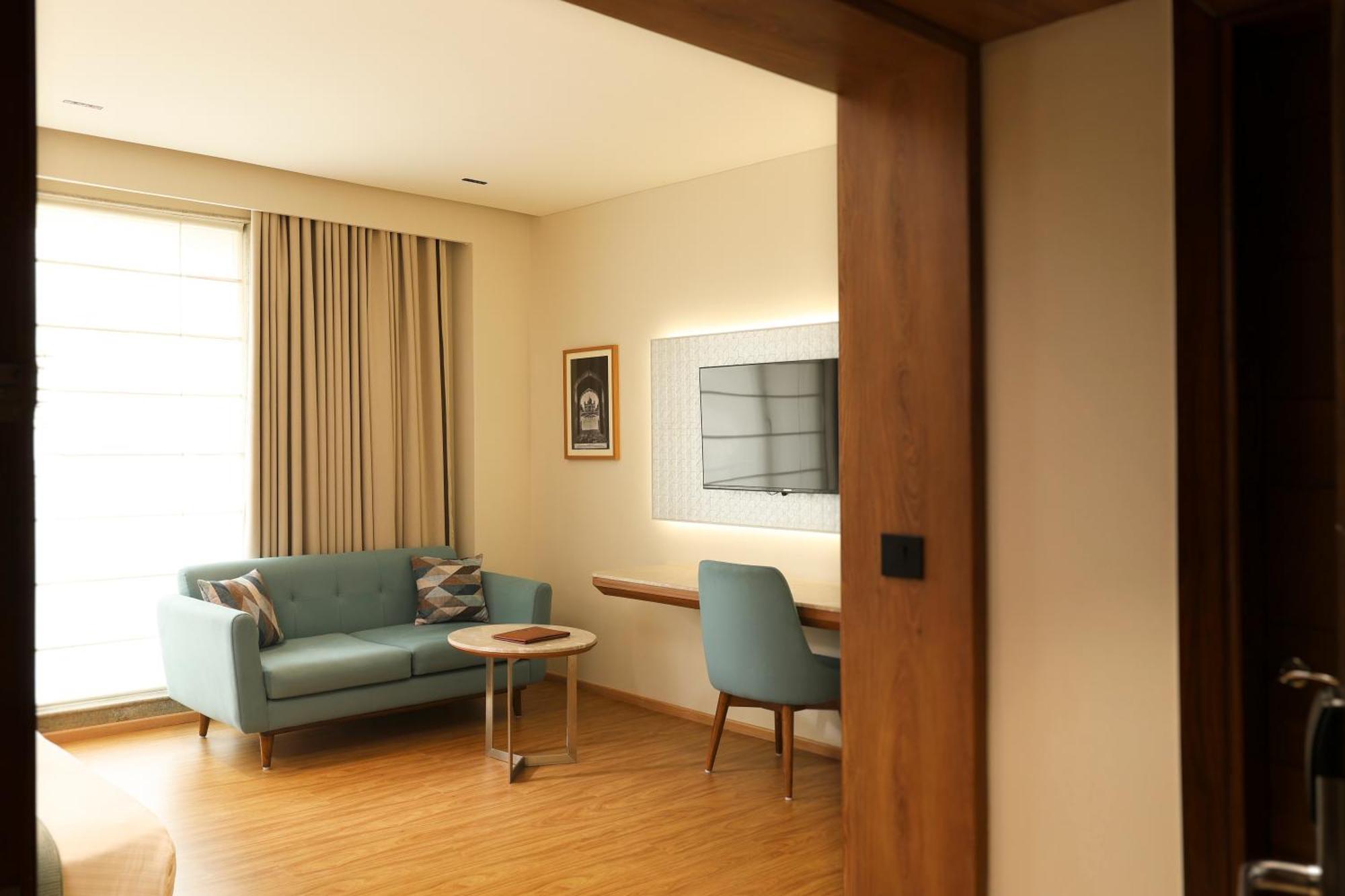 Indus Biznotel Hotel