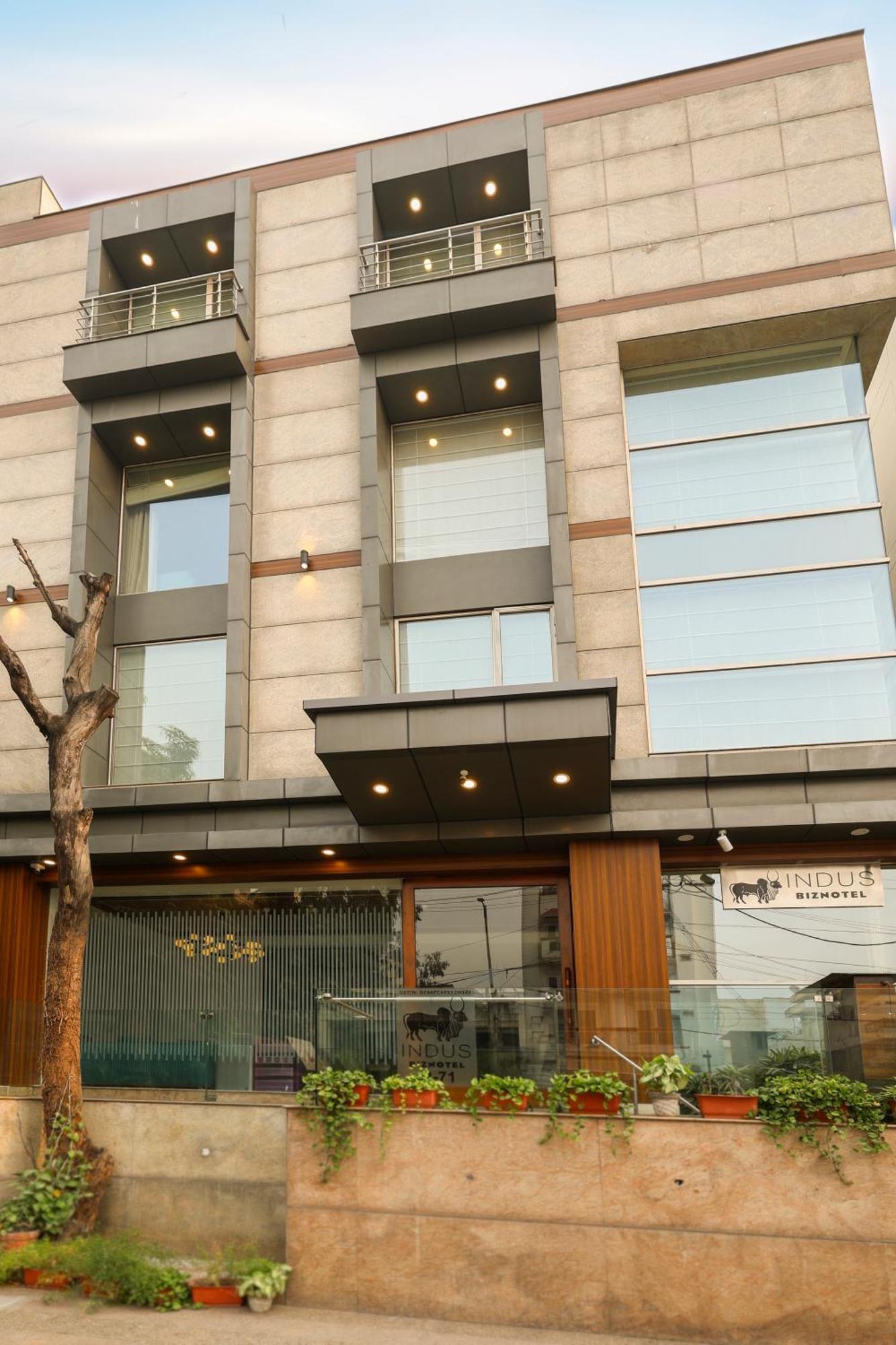 Indus Biznotel 4*