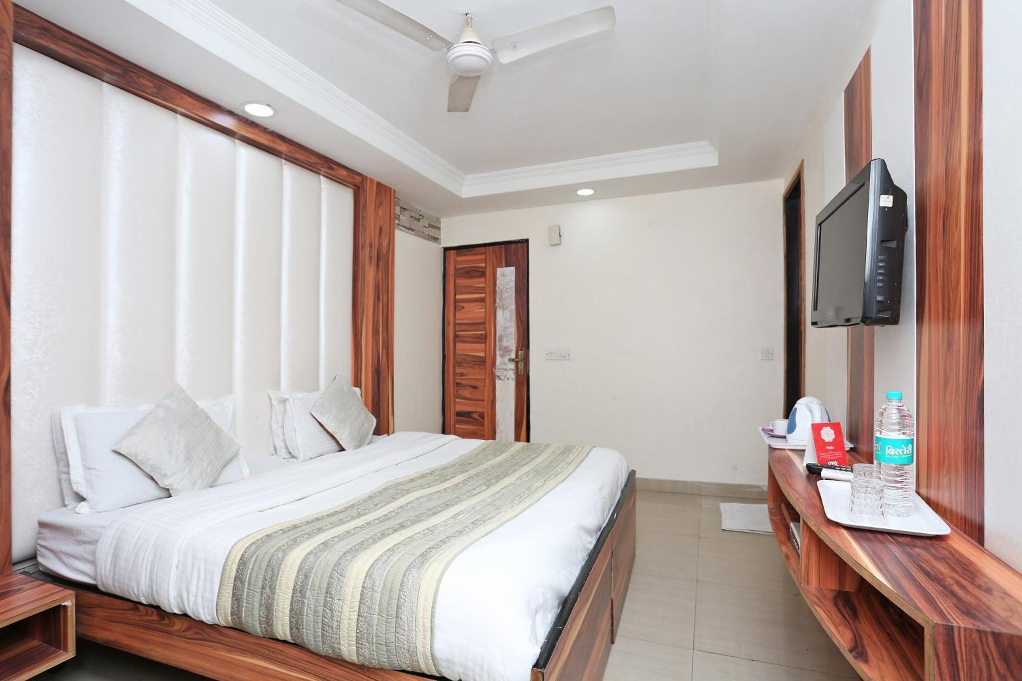 Oyo Flagship F Five Hotel