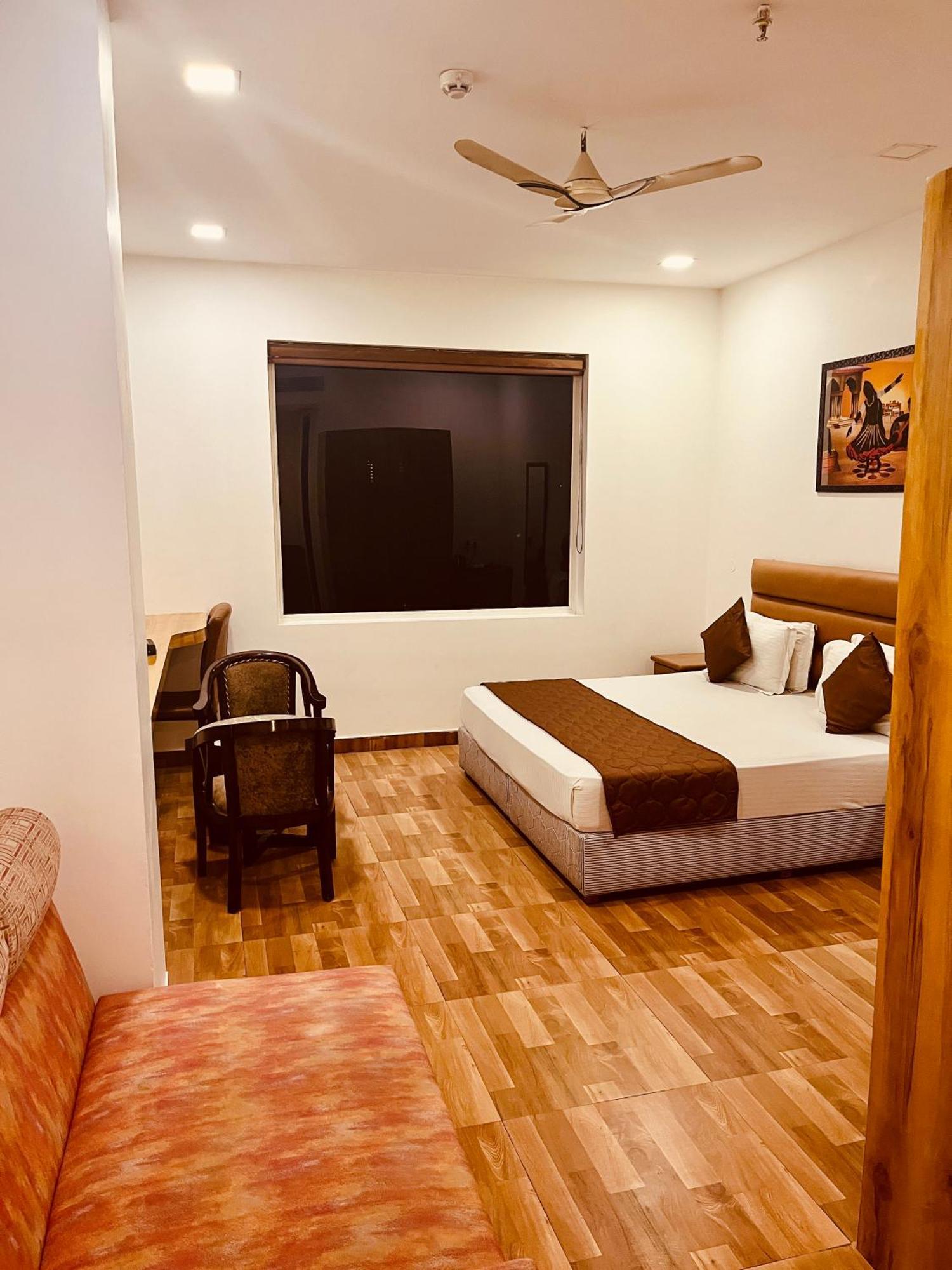 Hotel Amora Dwarka