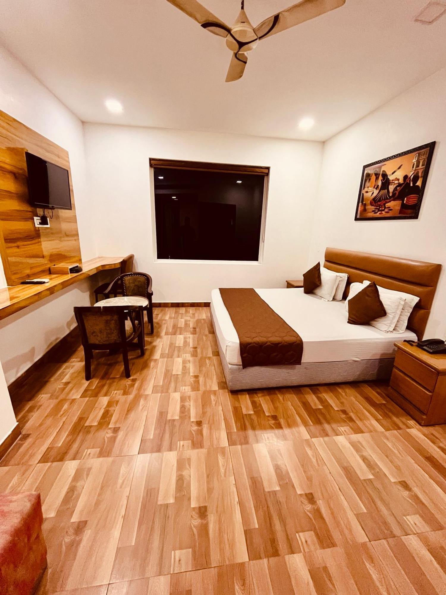 Hotel Amora Dwarka New Delhi