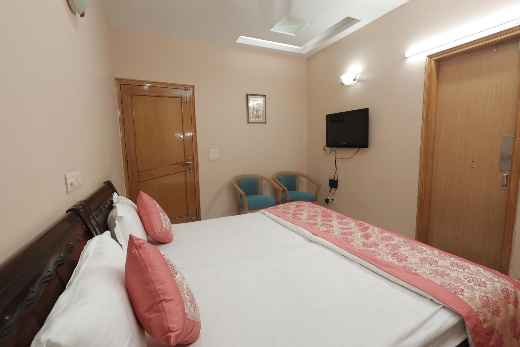 Ss Residency Bed & Breakfast 2*
