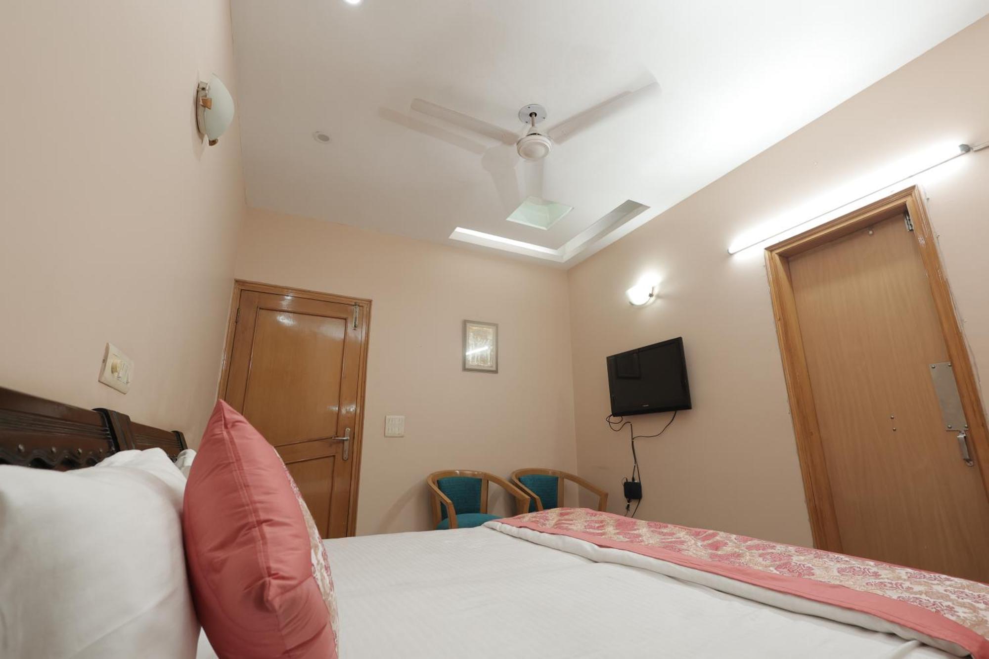 Ss Residency Bed & Breakfast 2*