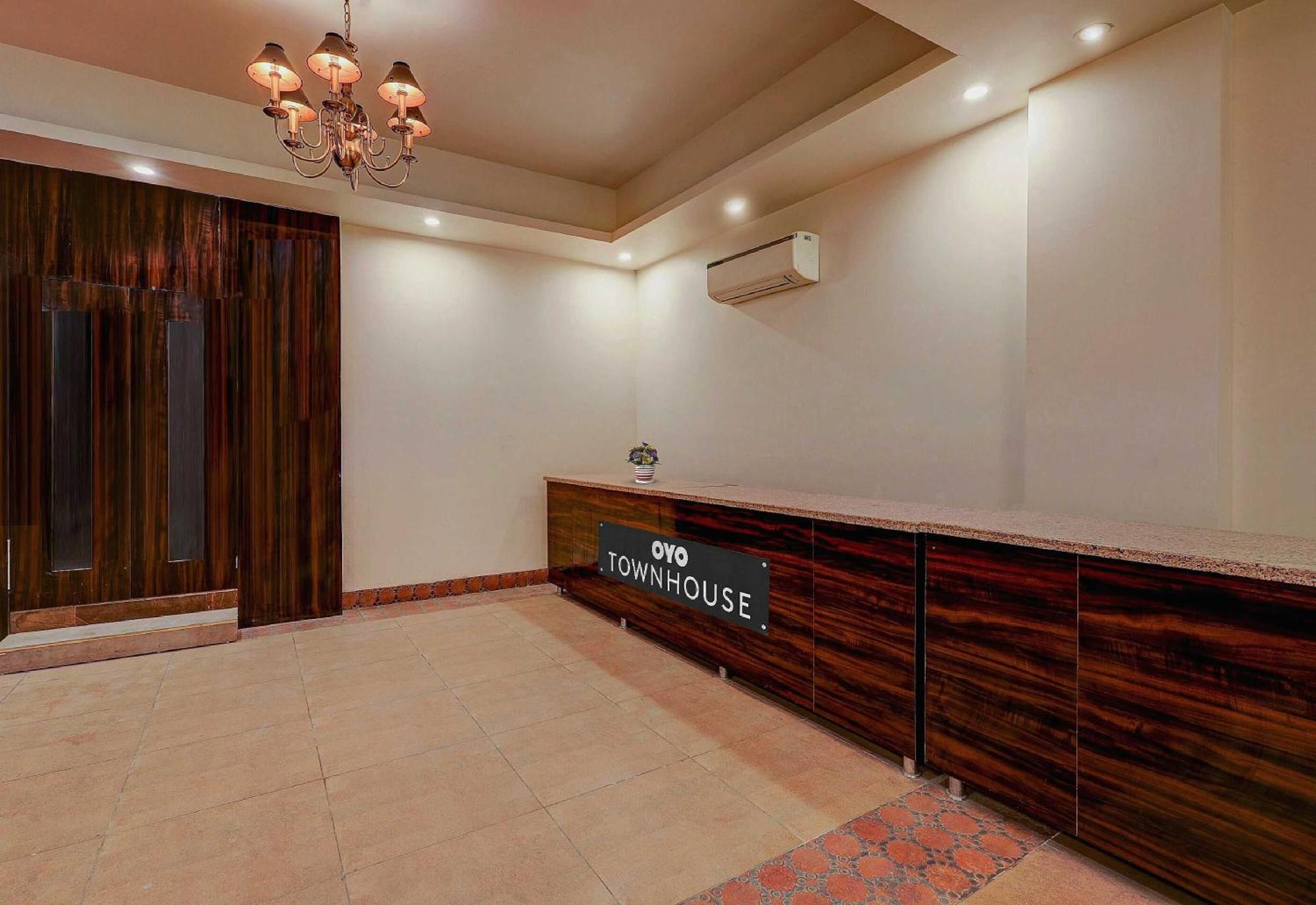 Townhouse Golden King Hotel