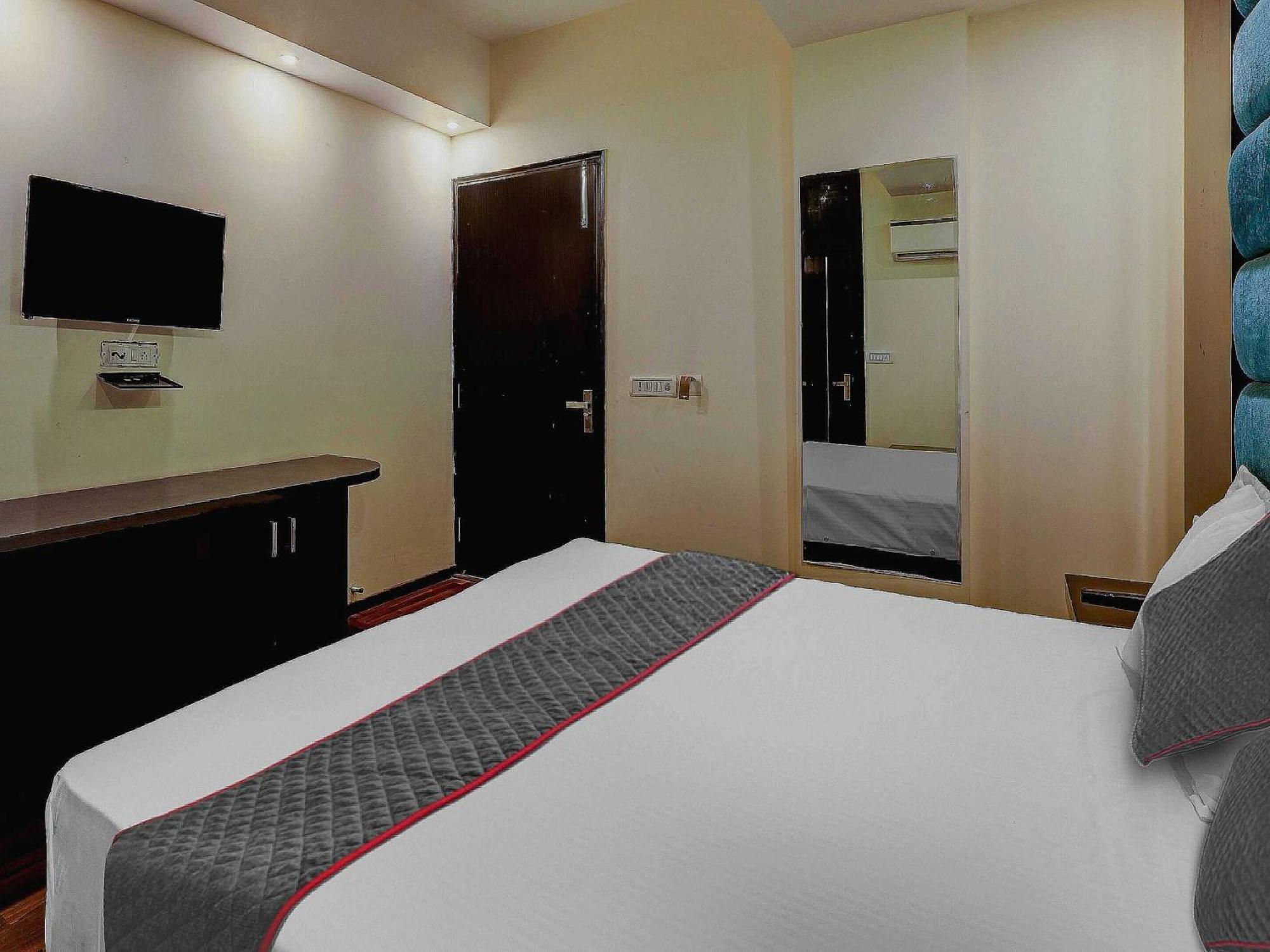 Townhouse Golden King Hotel