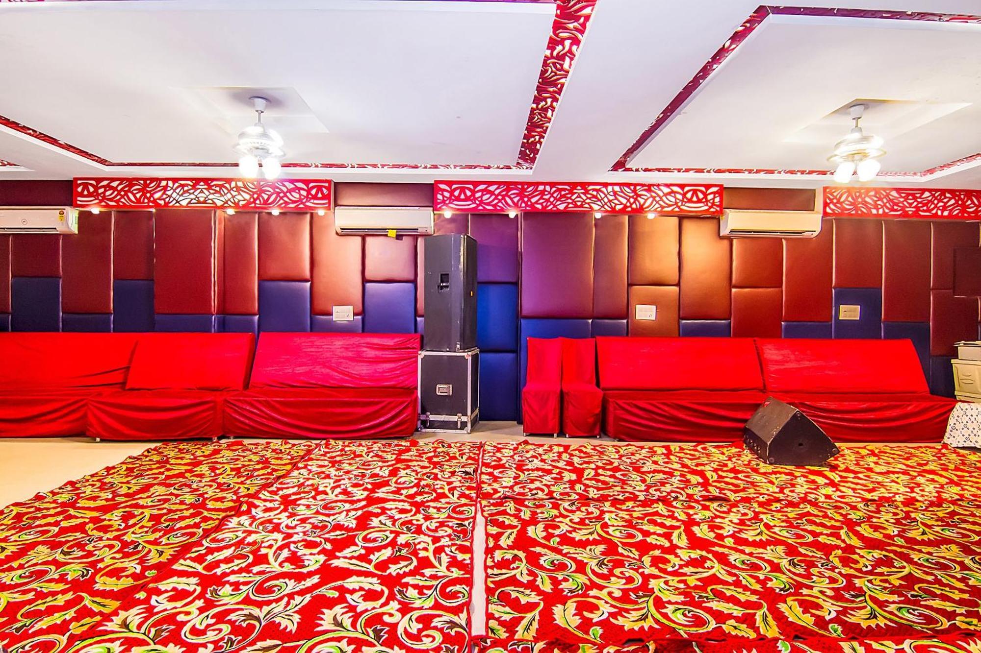 Hotel Oyo Flagship Ls Banquet &