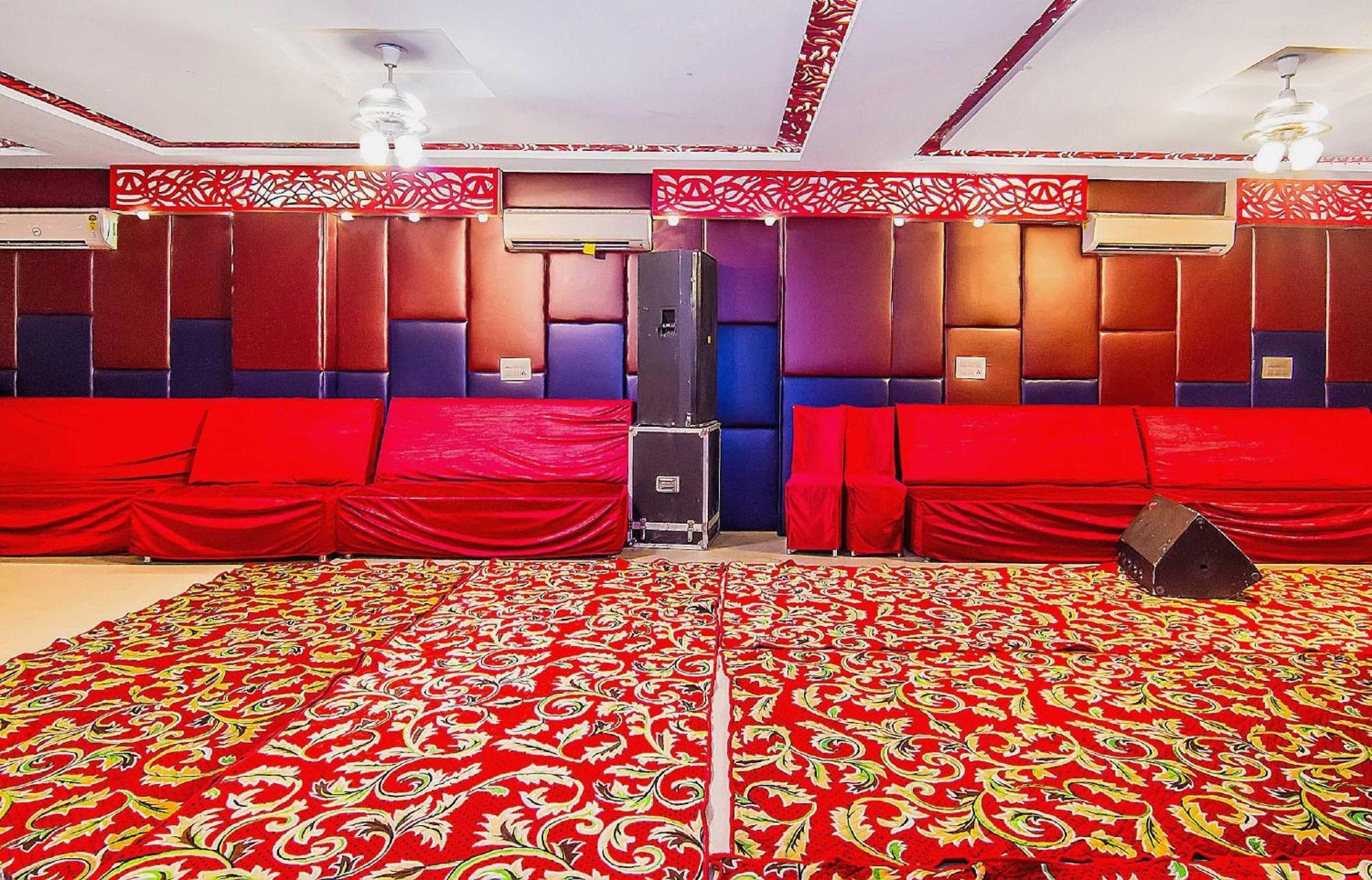 Hotel Oyo Flagship Ls Banquet &