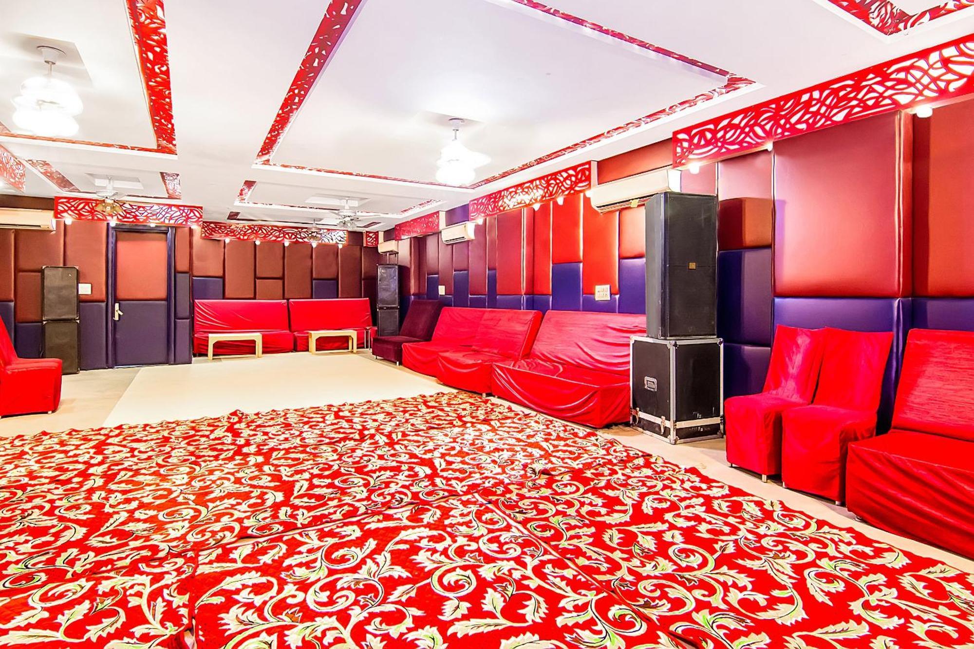 Oyo Flagship Ls Banquet & Hotel Delhi (National Capital Territory of India)