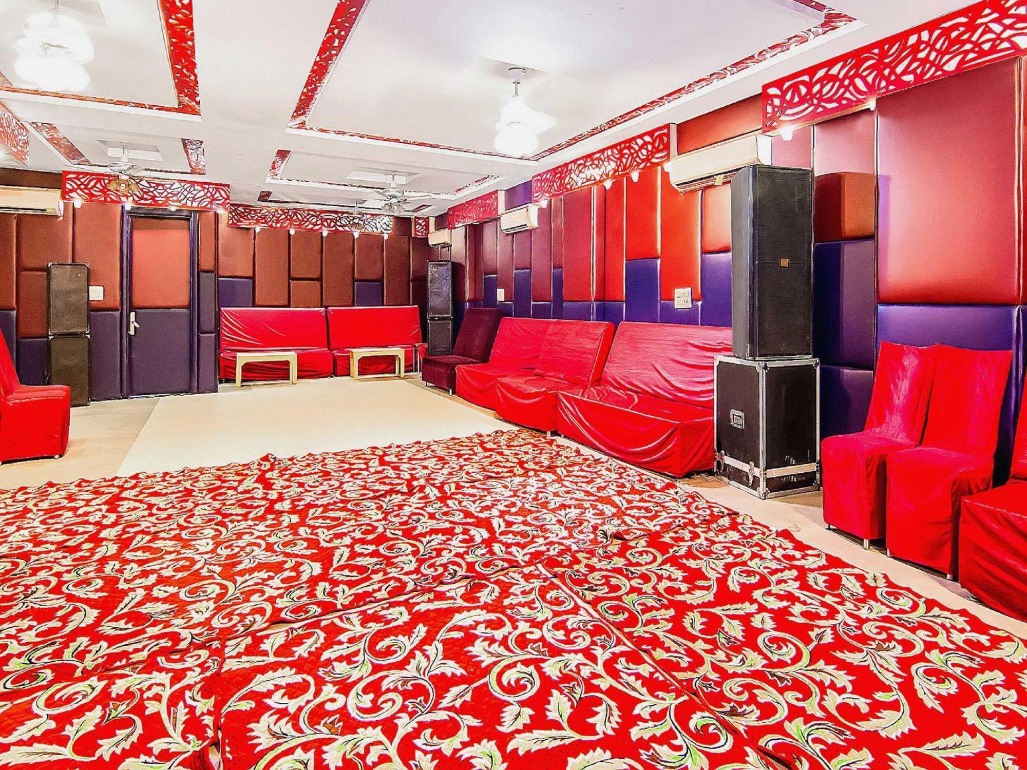 Oyo Flagship Ls Banquet & Hotel 3*