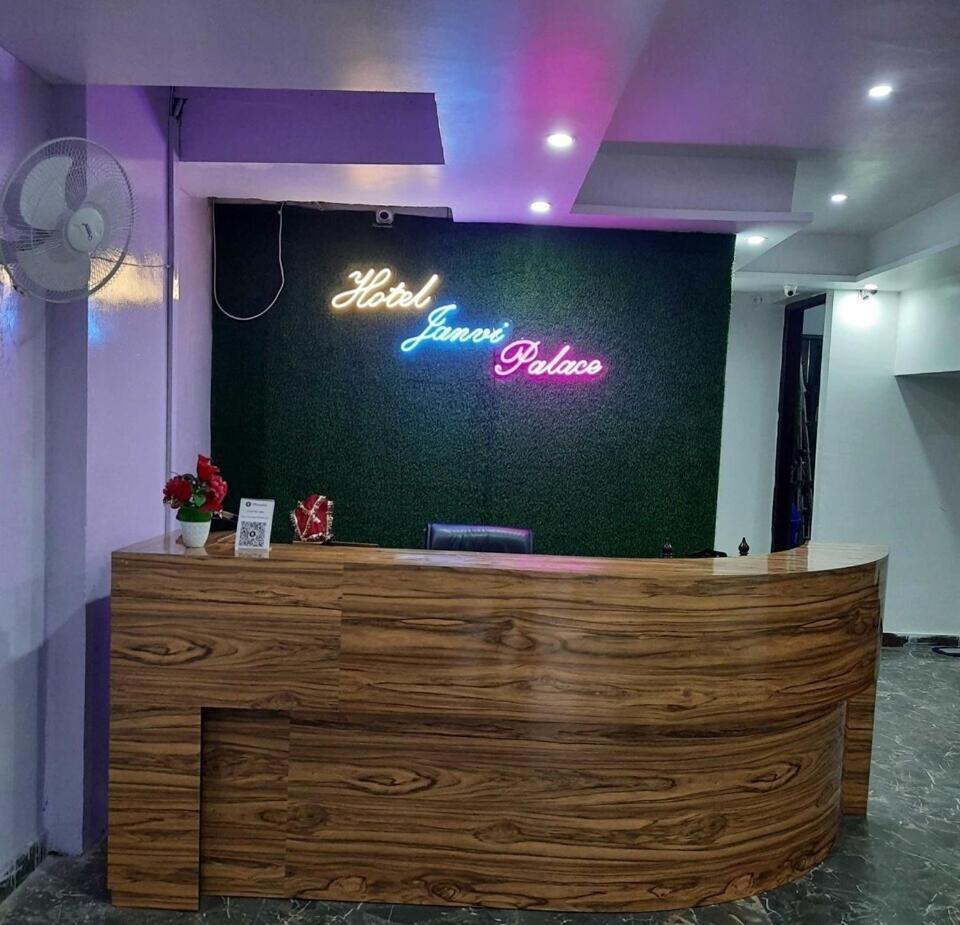 Oyo Janvi Palace Near Dwarka Sector 9 Metro Station Hotel New Delhi