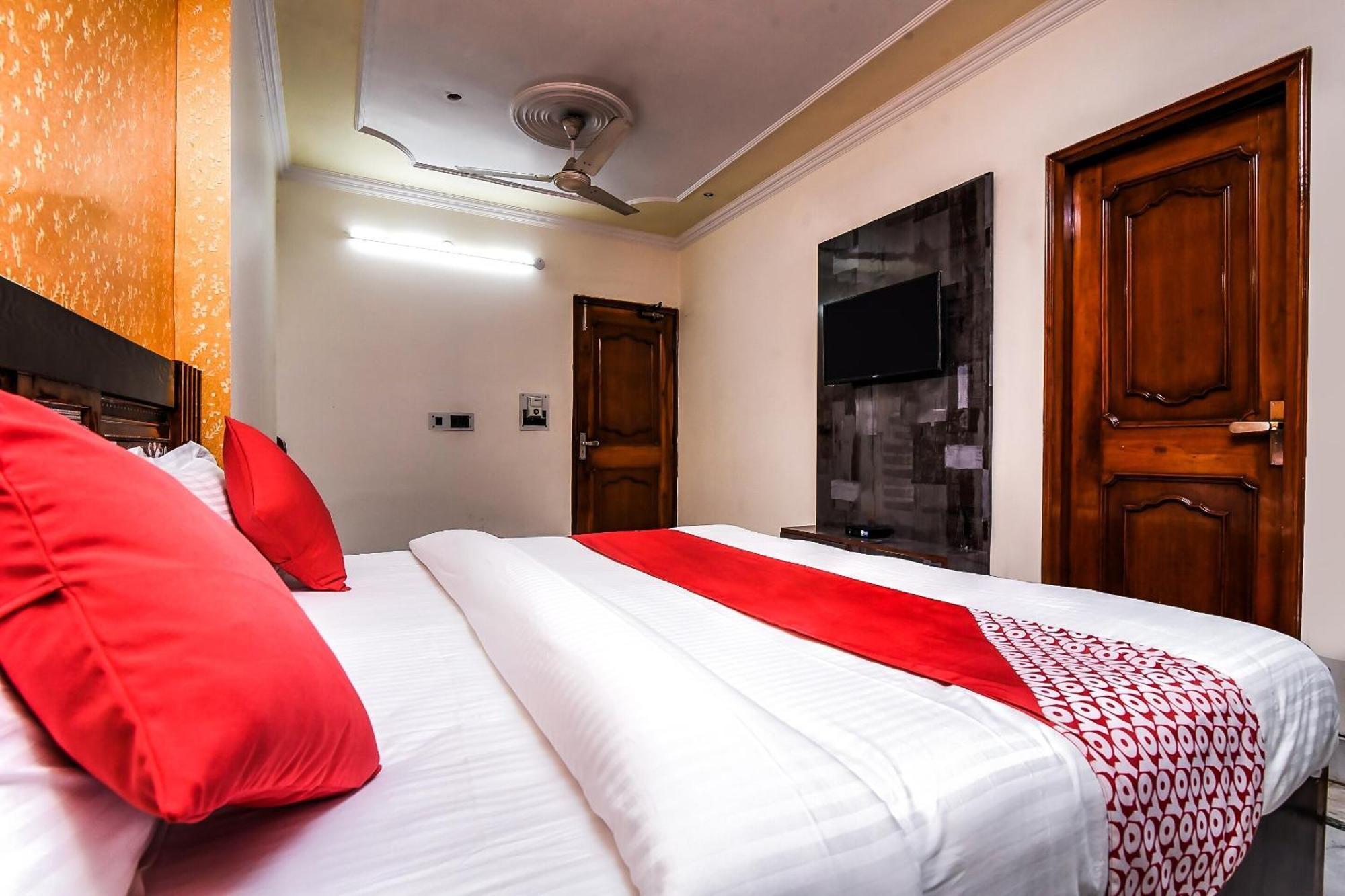 Oyo Forever Banquet & 3* New Delhi