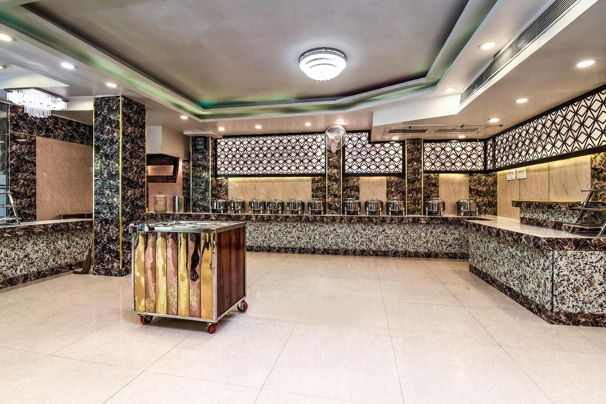 Hotel Oyo Forever Banquet & 3*
