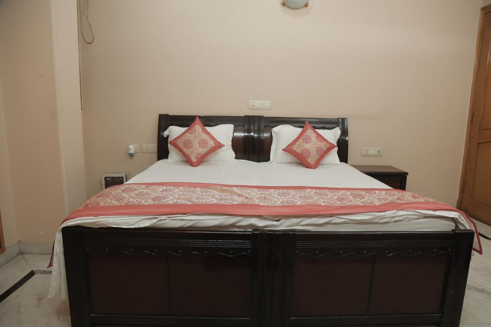 Ss Residency Bed & Breakfast 2*
