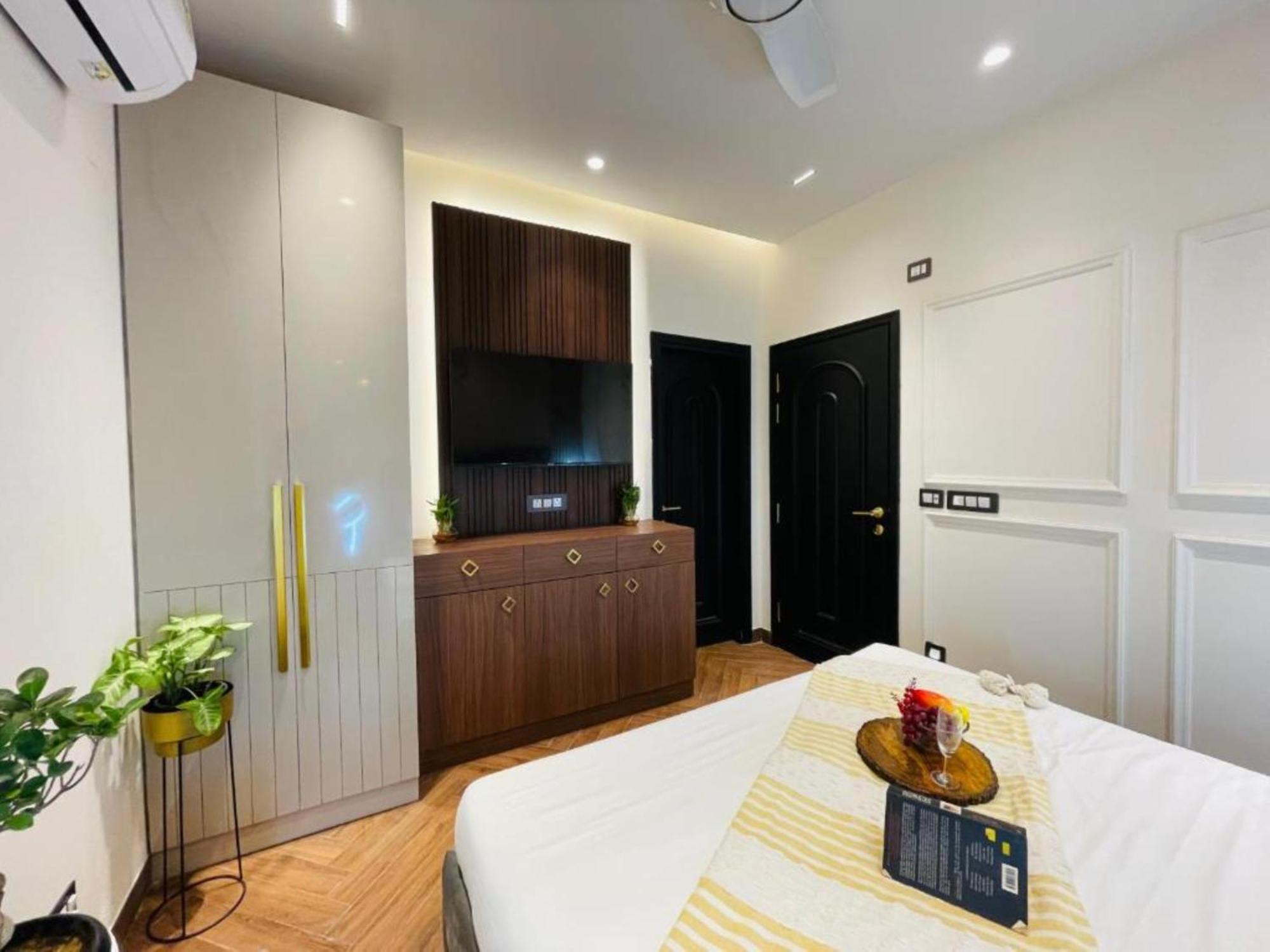 Premium Suites In Malviya Nagar *