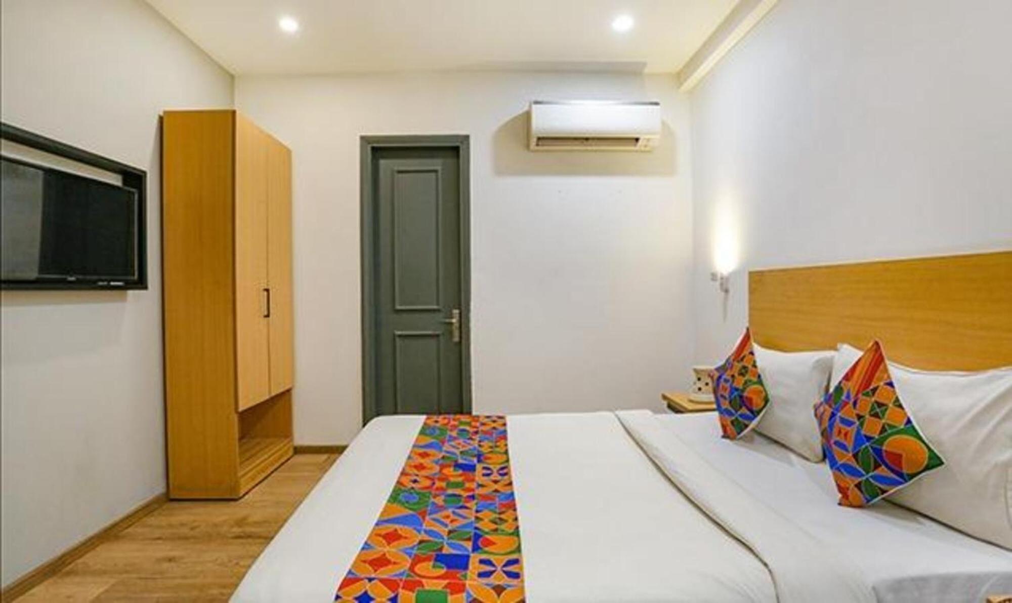 Fabhotel Urban Residency Model Town Hotel Nova Deli