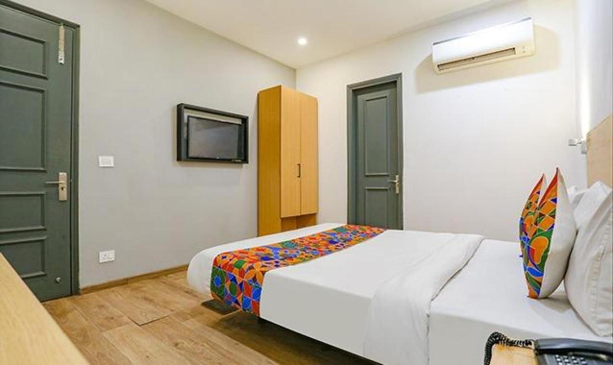 Fabhotel Urban Residency Model Town 3* Nova Deli