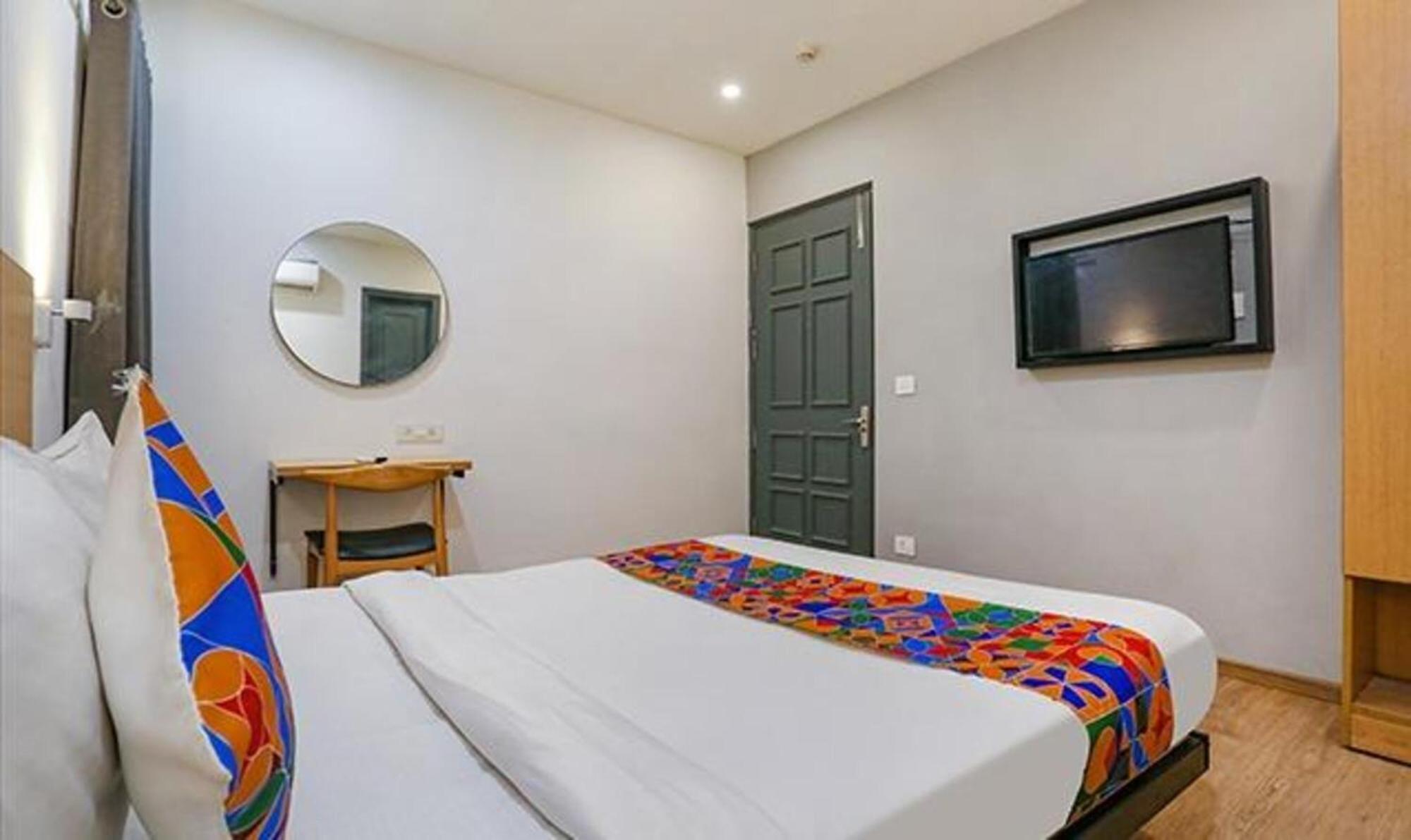 Fabhotel Urban Residency Model Town Hotel Nova Deli