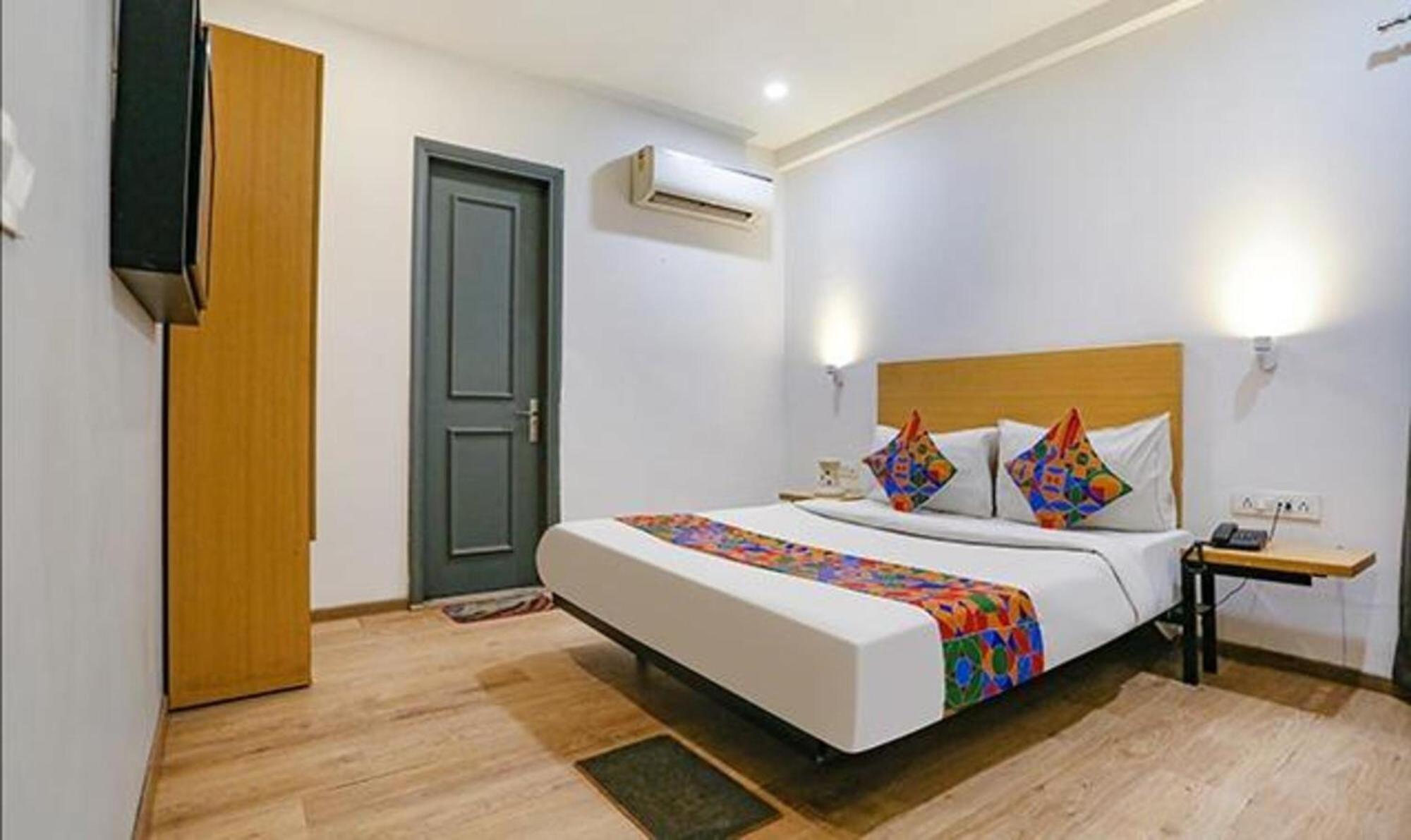 Hotel Fabhotel Urban Residency Model Town 3*