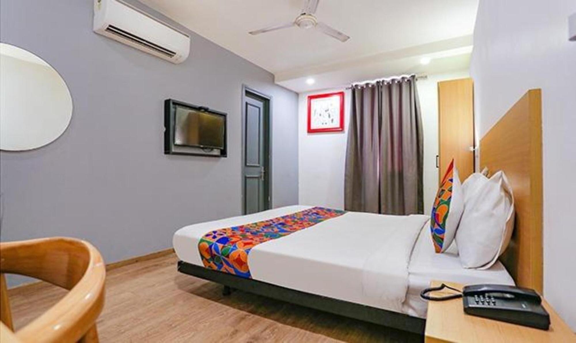 Hotel Fabhotel Urban Residency Model Town 3*