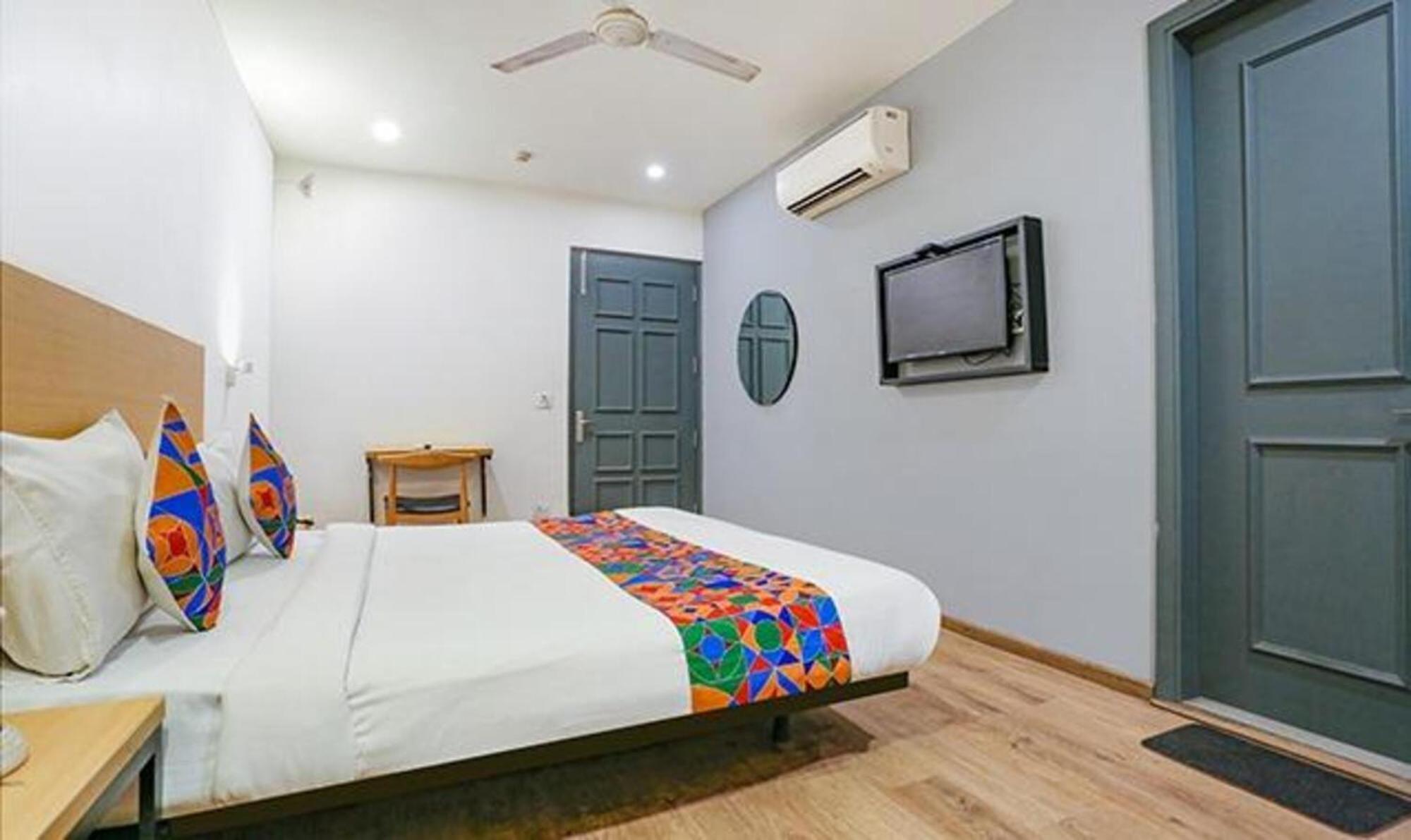 Fabhotel Urban Residency Model Town 3*