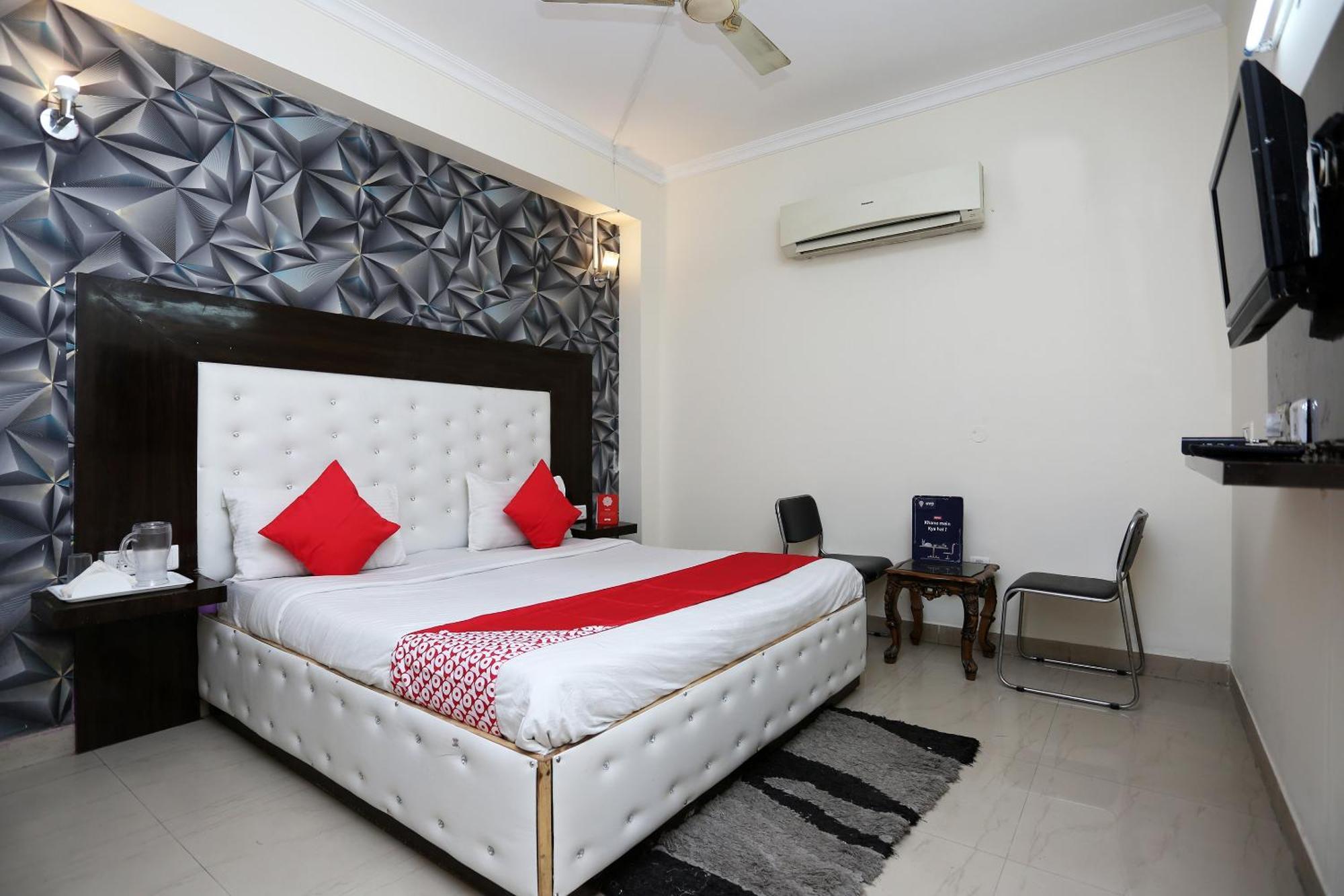 Oyo Flagship Aamantran Hotel