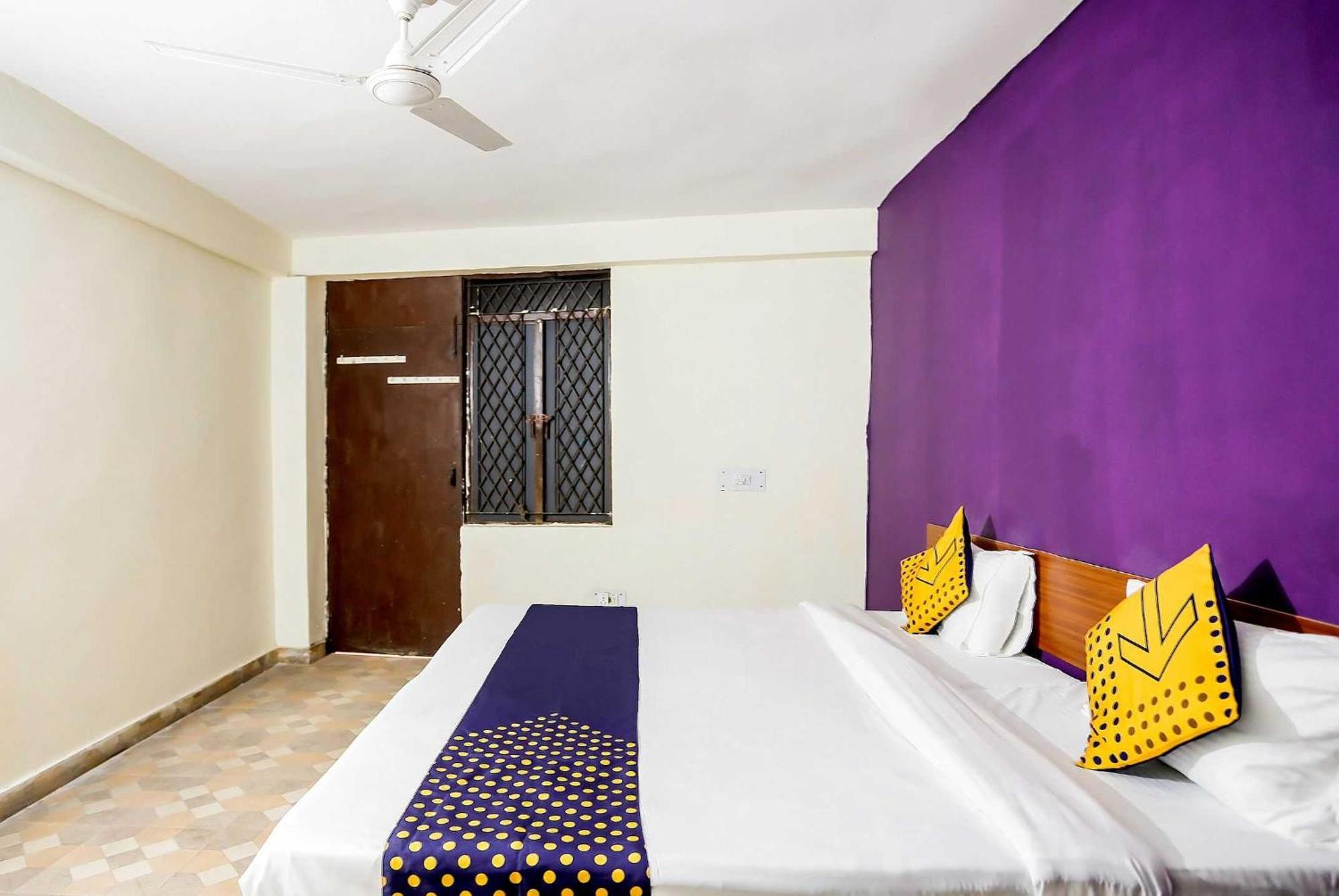 Hotel Spot On Harry's 1 Near Select Citywalk Mall New Delhi