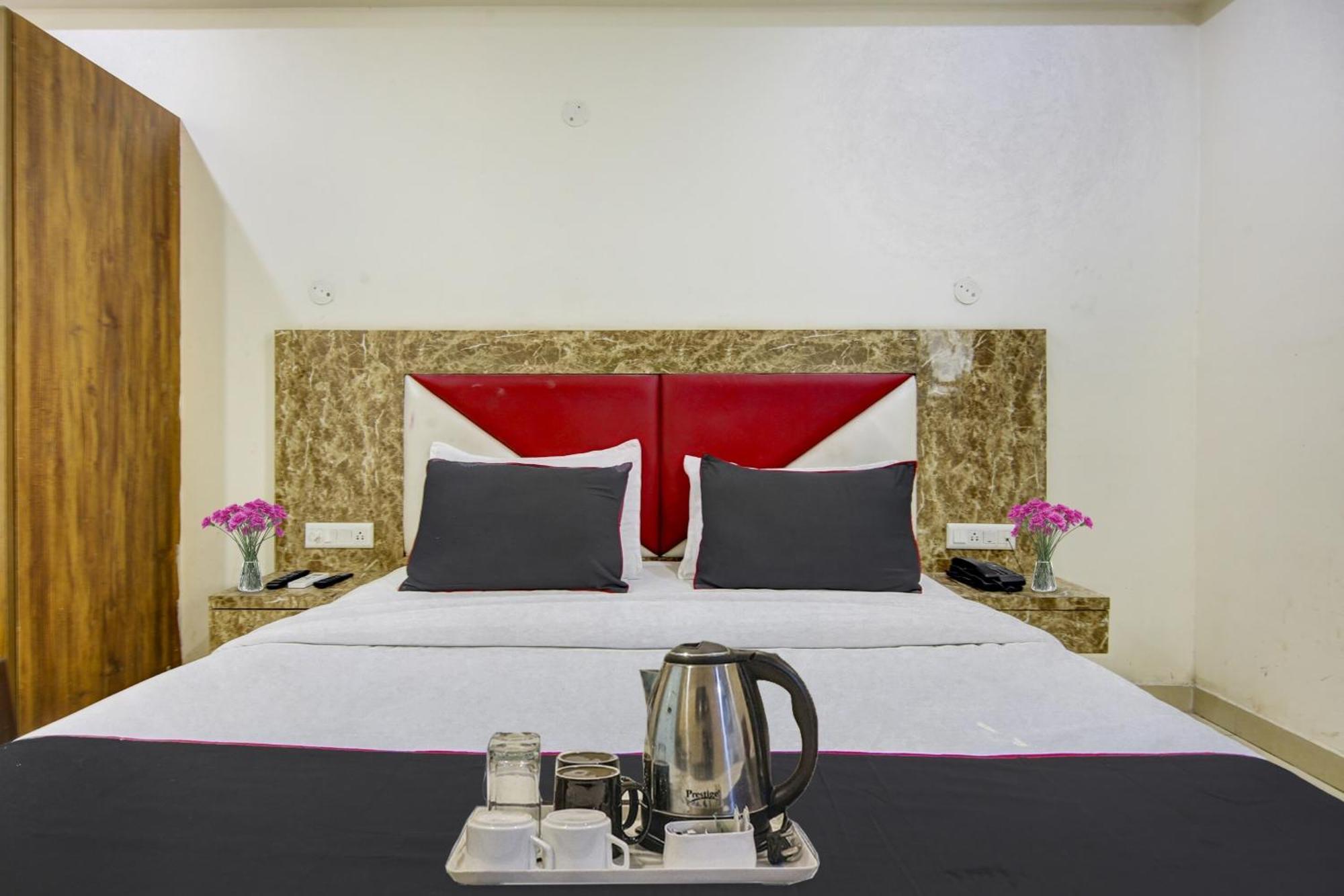 Collection O Golden Blue Near Dwarka Sector 21 Metro Station 3* Nova Deli