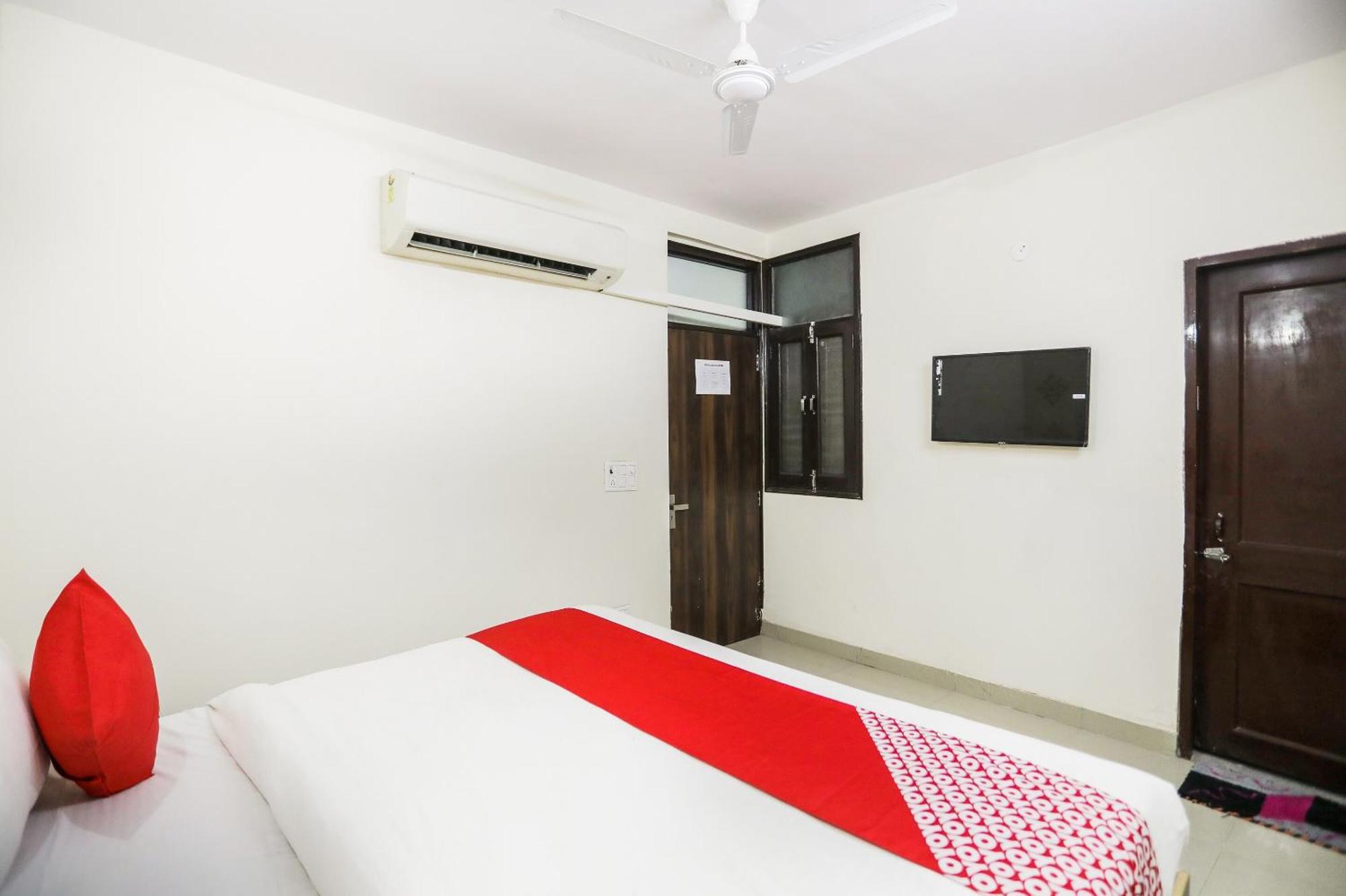 O Park Near New Ashok Nagar Metro Station 3* New Delhi