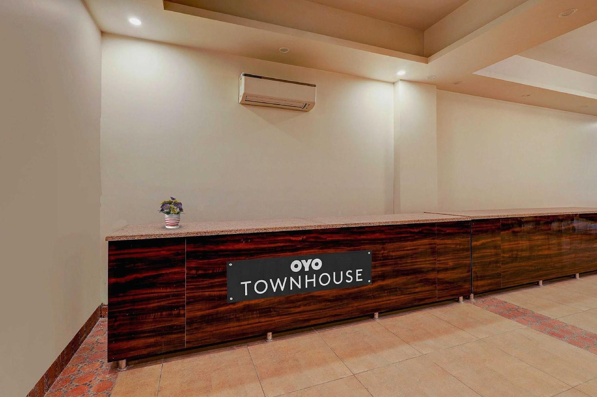Townhouse Golden King Hotel Nova Deli