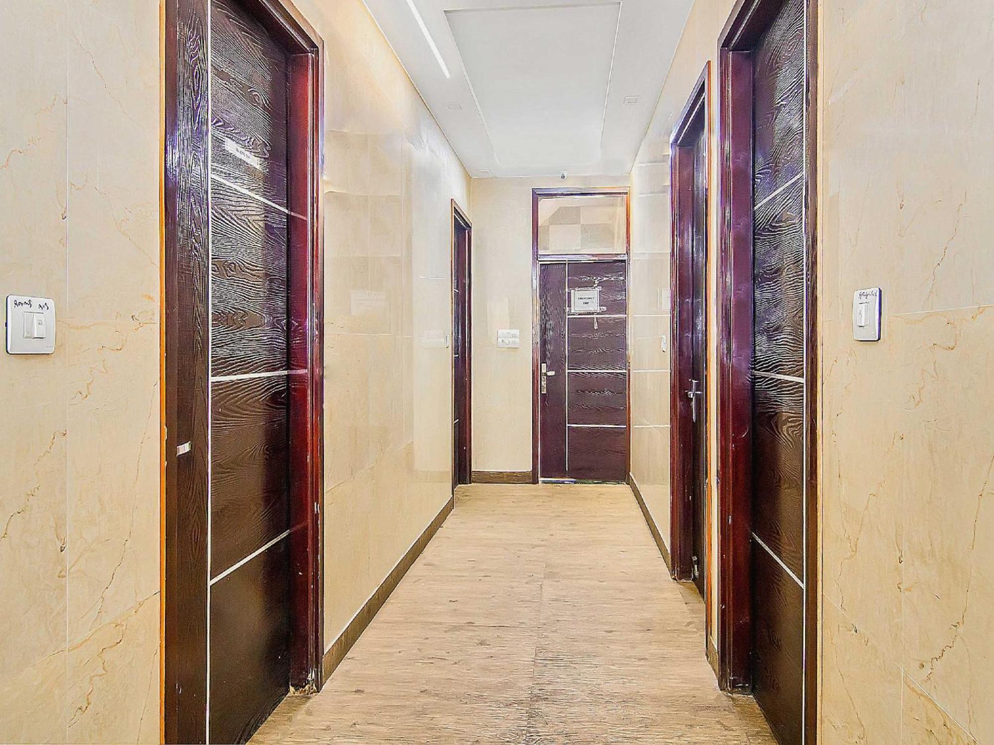 Oyo Flagship Ls Banquet & 3* Delhi (National Capital Territory of India)