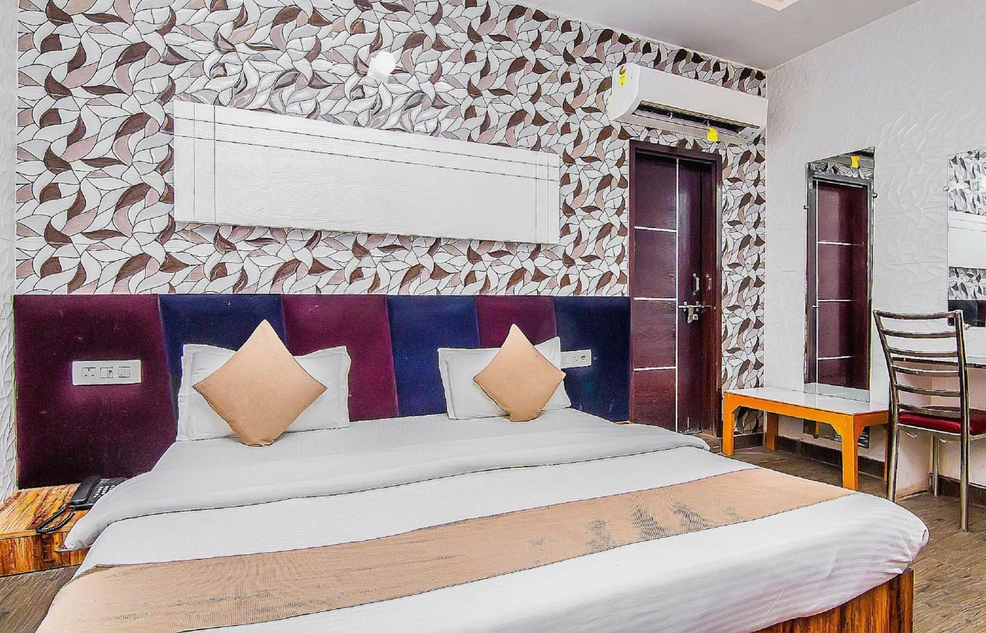Oyo Flagship Ls Banquet & 3* Delhi (National Capital Territory of India)