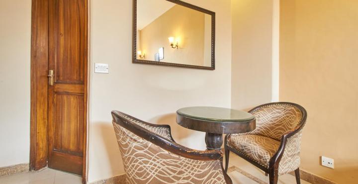 Fabexpress Lloyd House Hotel